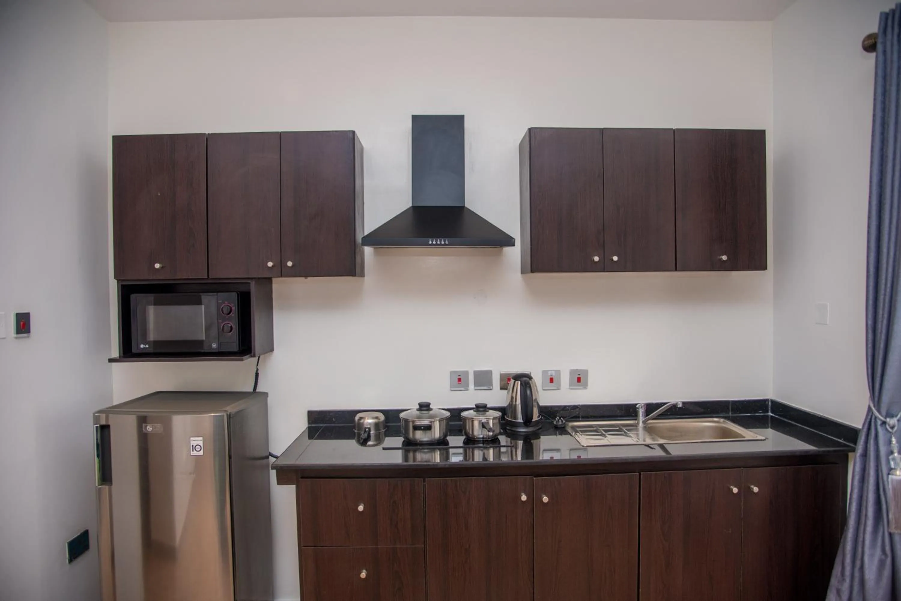Kitchen or kitchenette in James Court Hotel & Luxury Apartments
