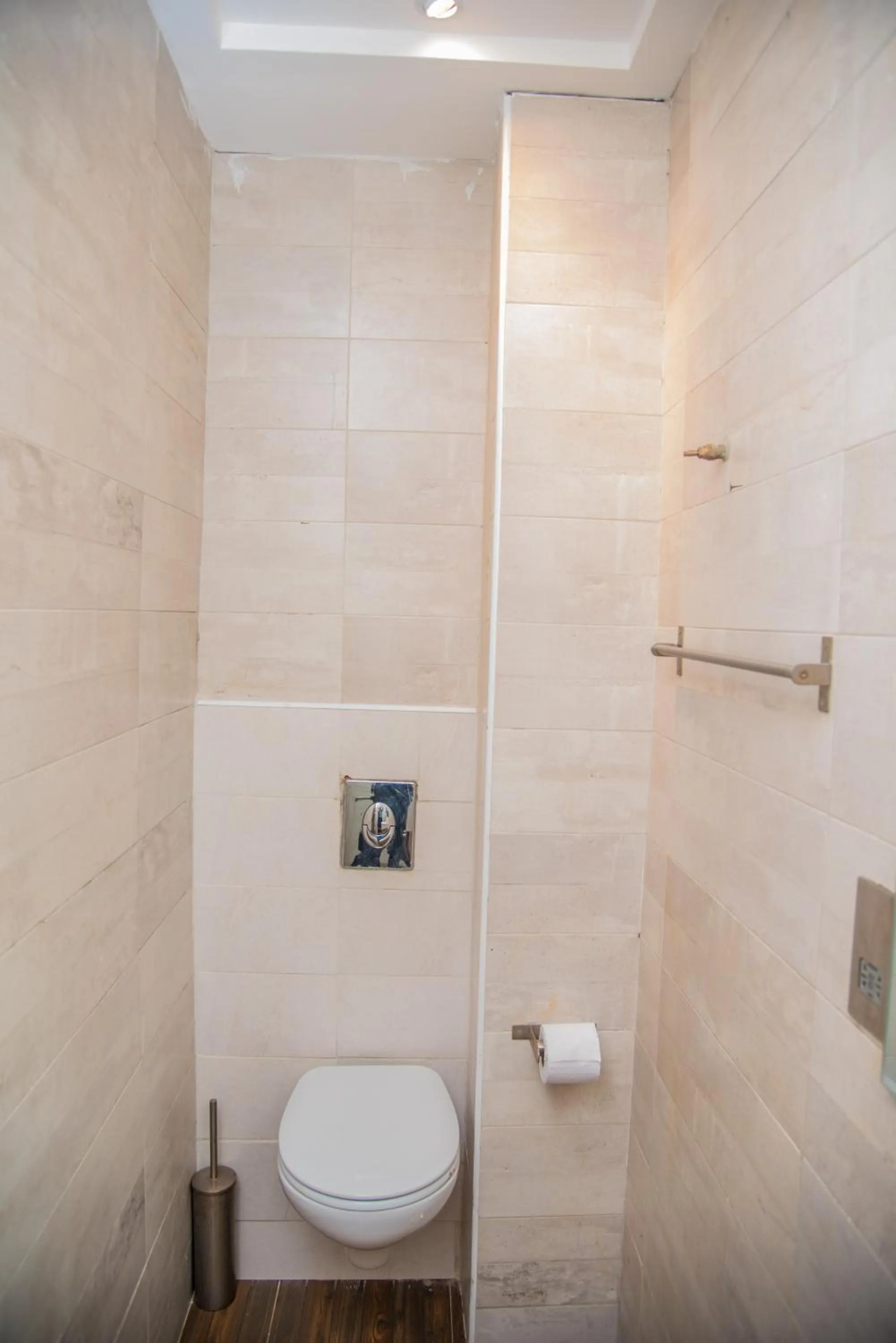 Toilet in James Court Hotel & Luxury Apartments