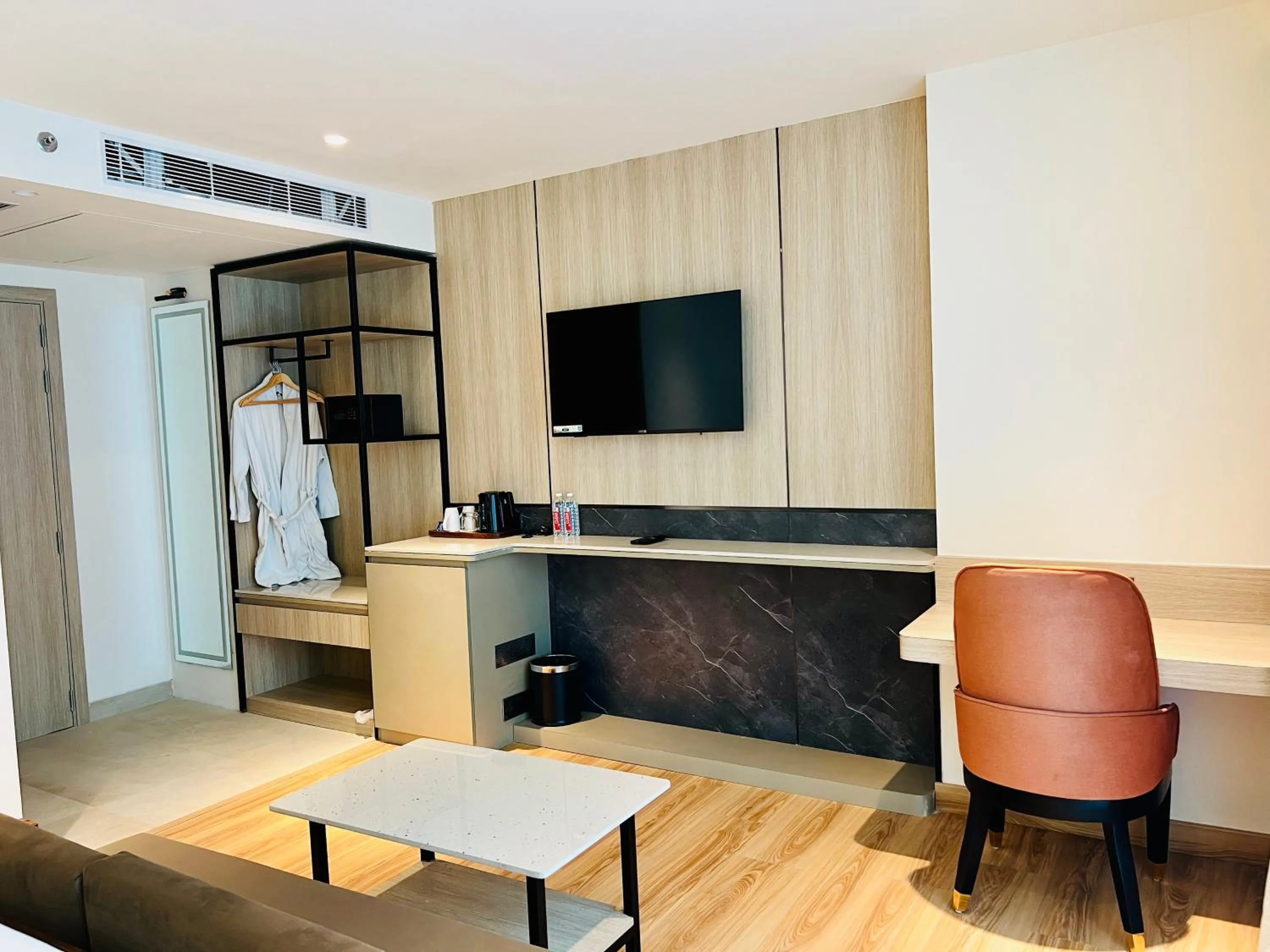 TV and multimedia in Hyphen Business Hotel