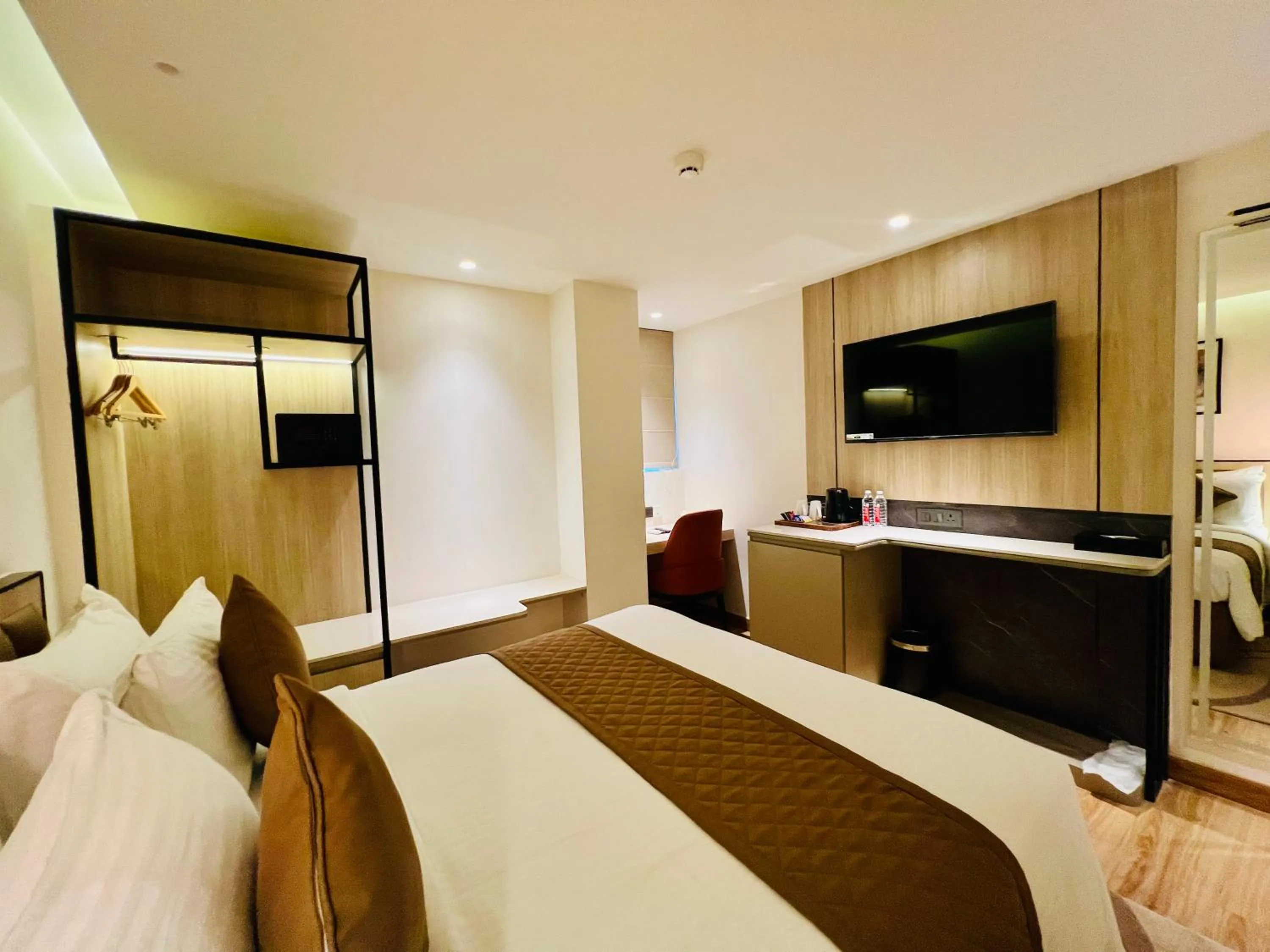 Bedroom, Bed in Hyphen Business Hotel