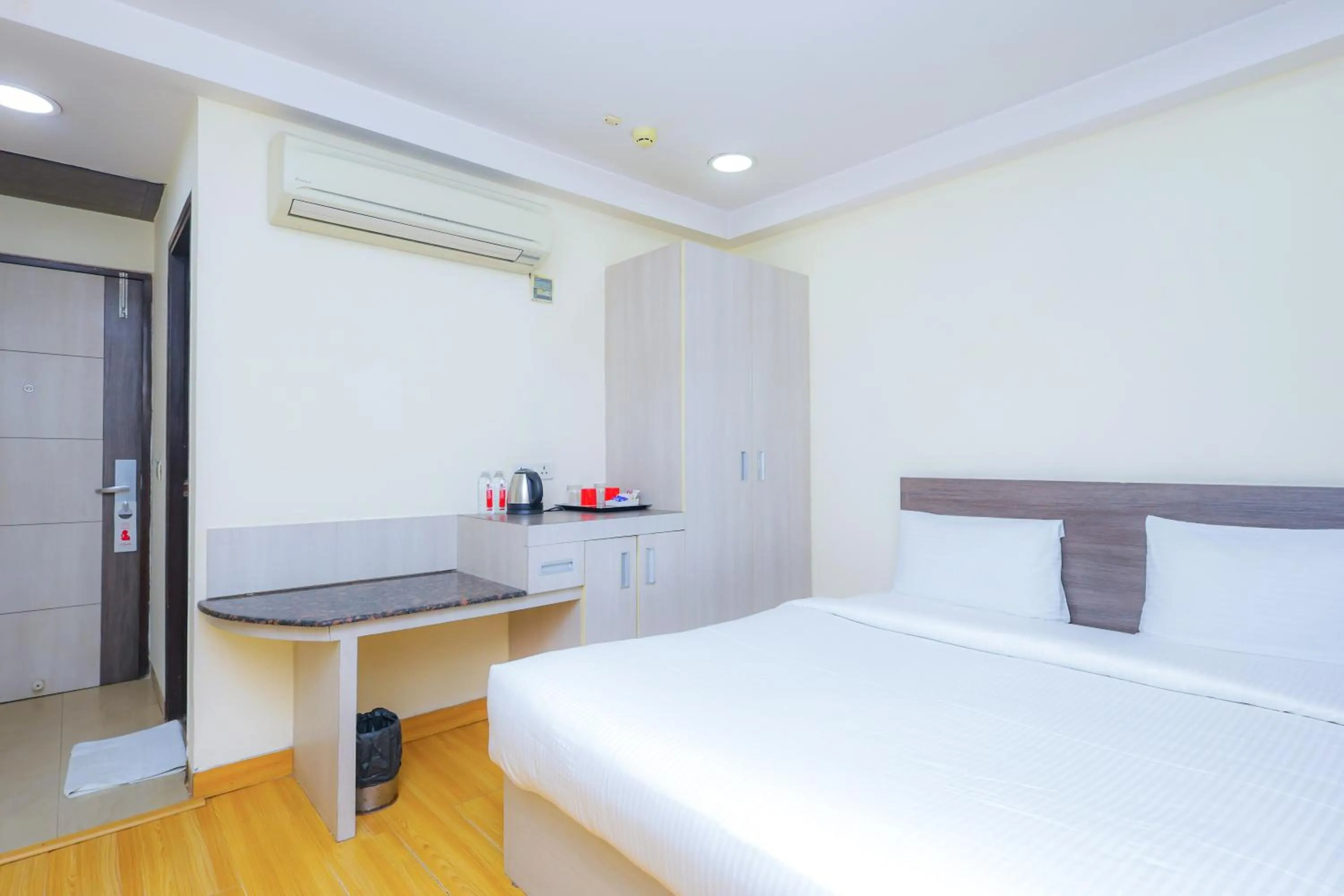 Bedroom, Bed in Hyphen Business Hotel