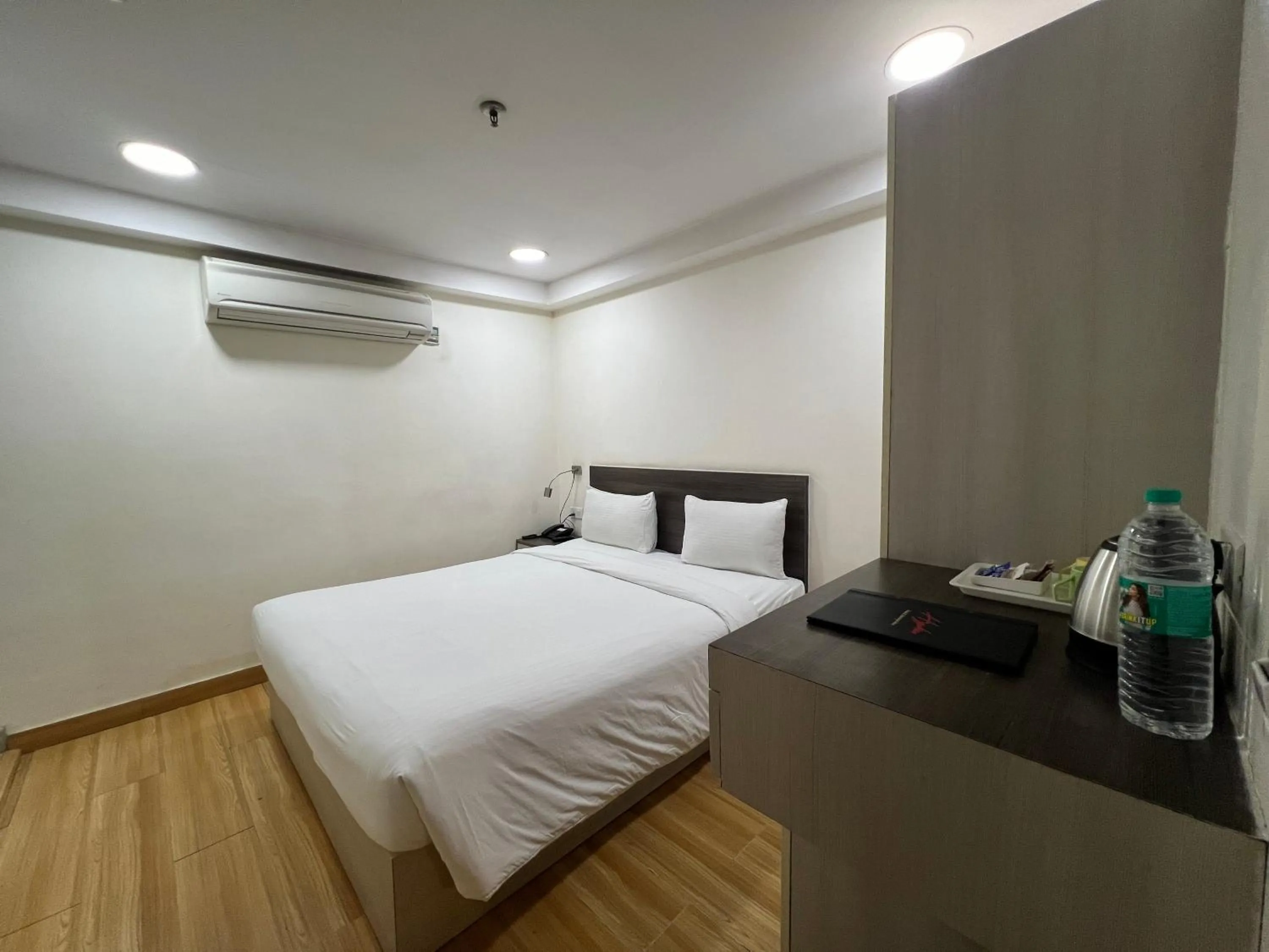 Photo of the whole room, Bed in Hyphen Business Hotel