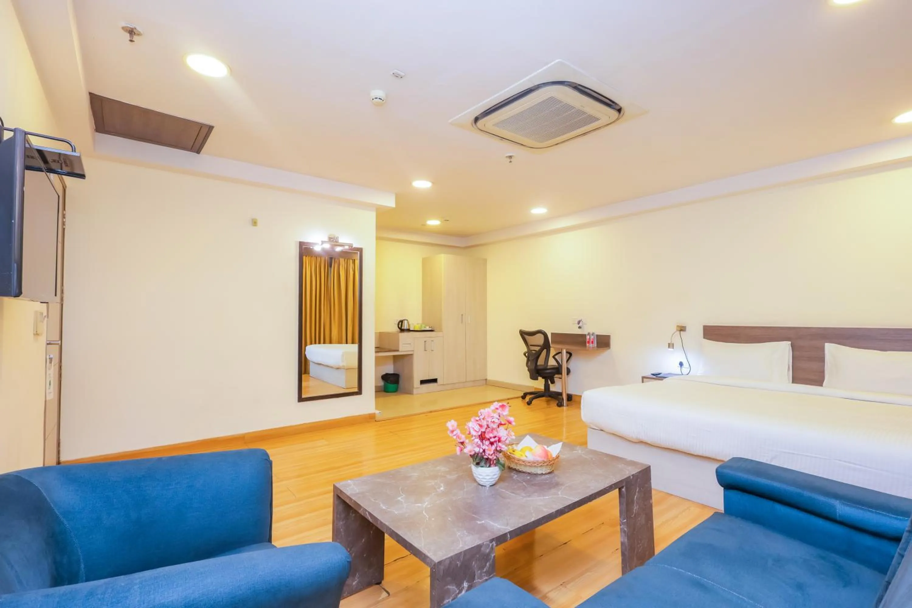 Bedroom, Bed in Hyphen Business Hotel