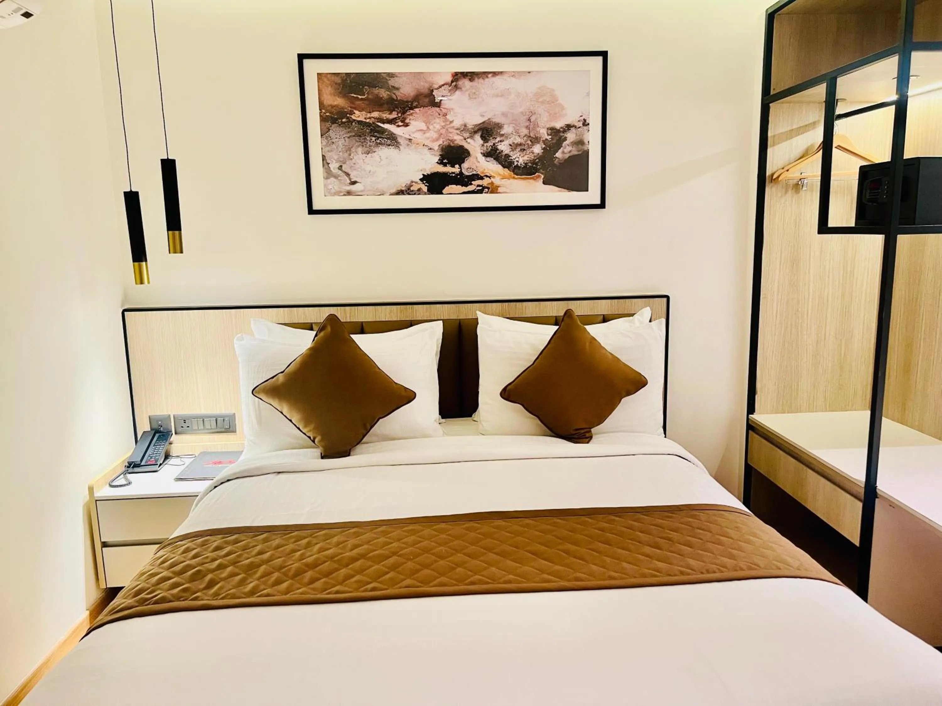 Bedroom, Bed in Hyphen Business Hotel