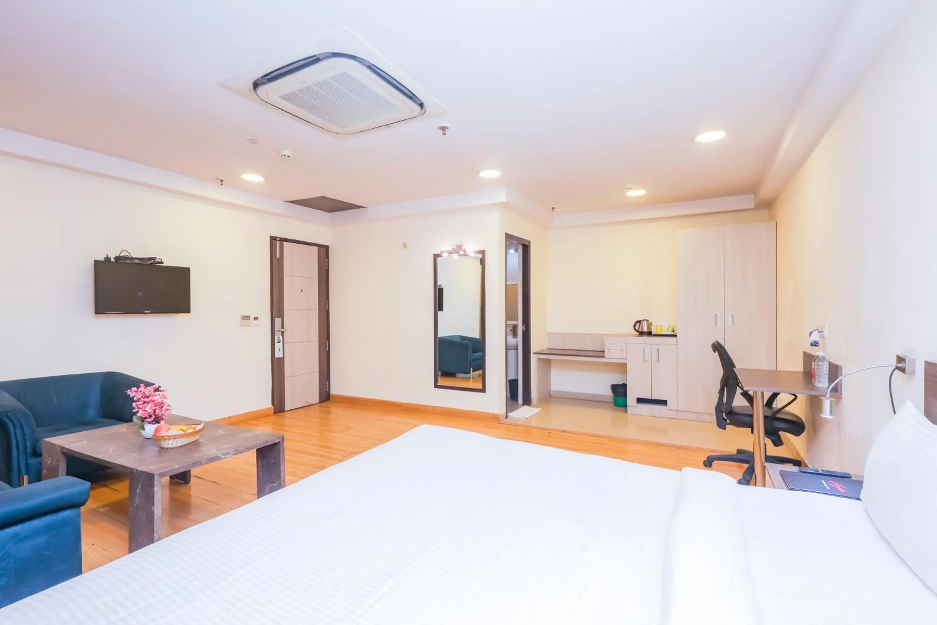 Bedroom, Bed in Hyphen Business Hotel