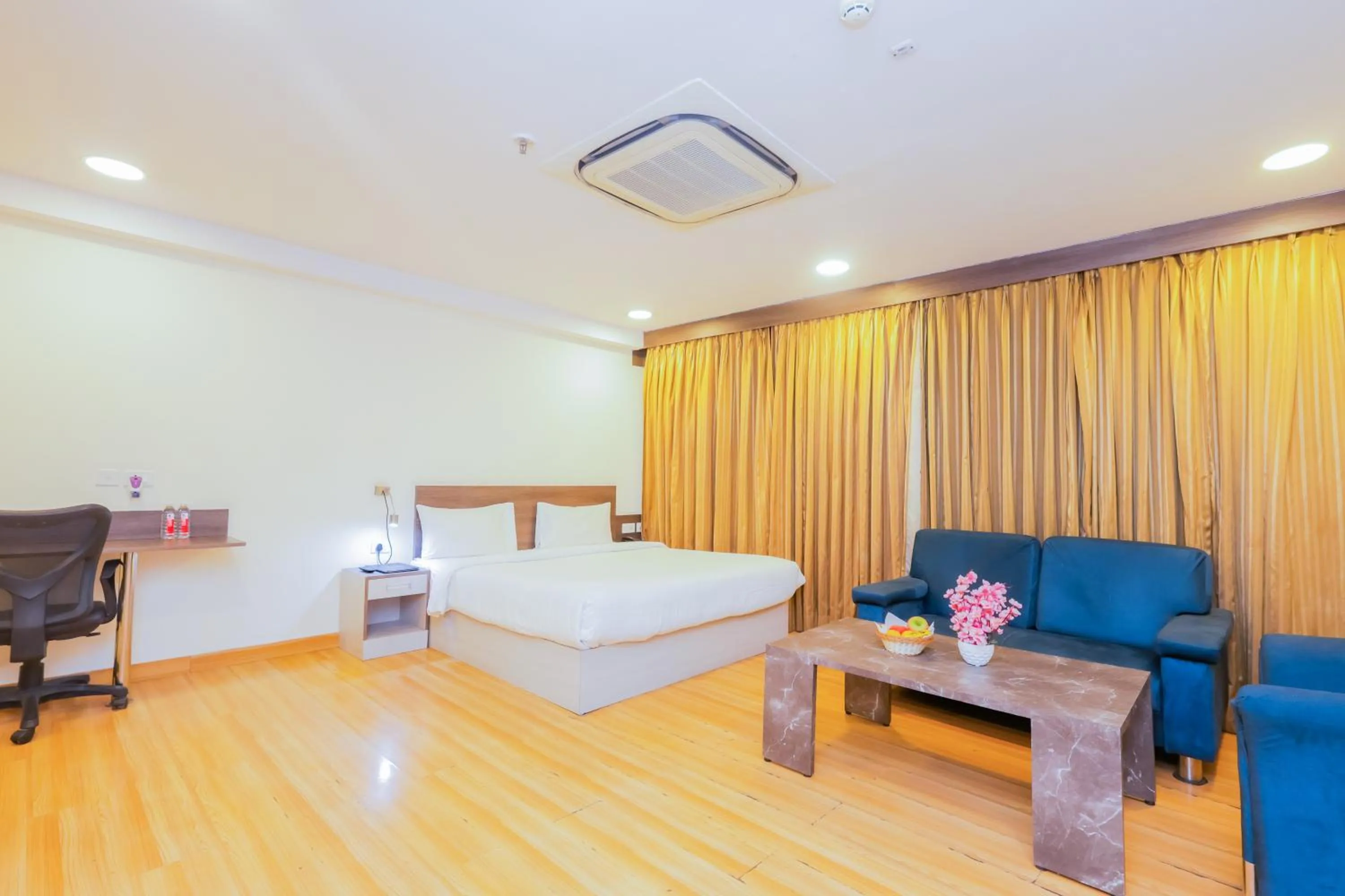 Bedroom, Bed in Hyphen Business Hotel