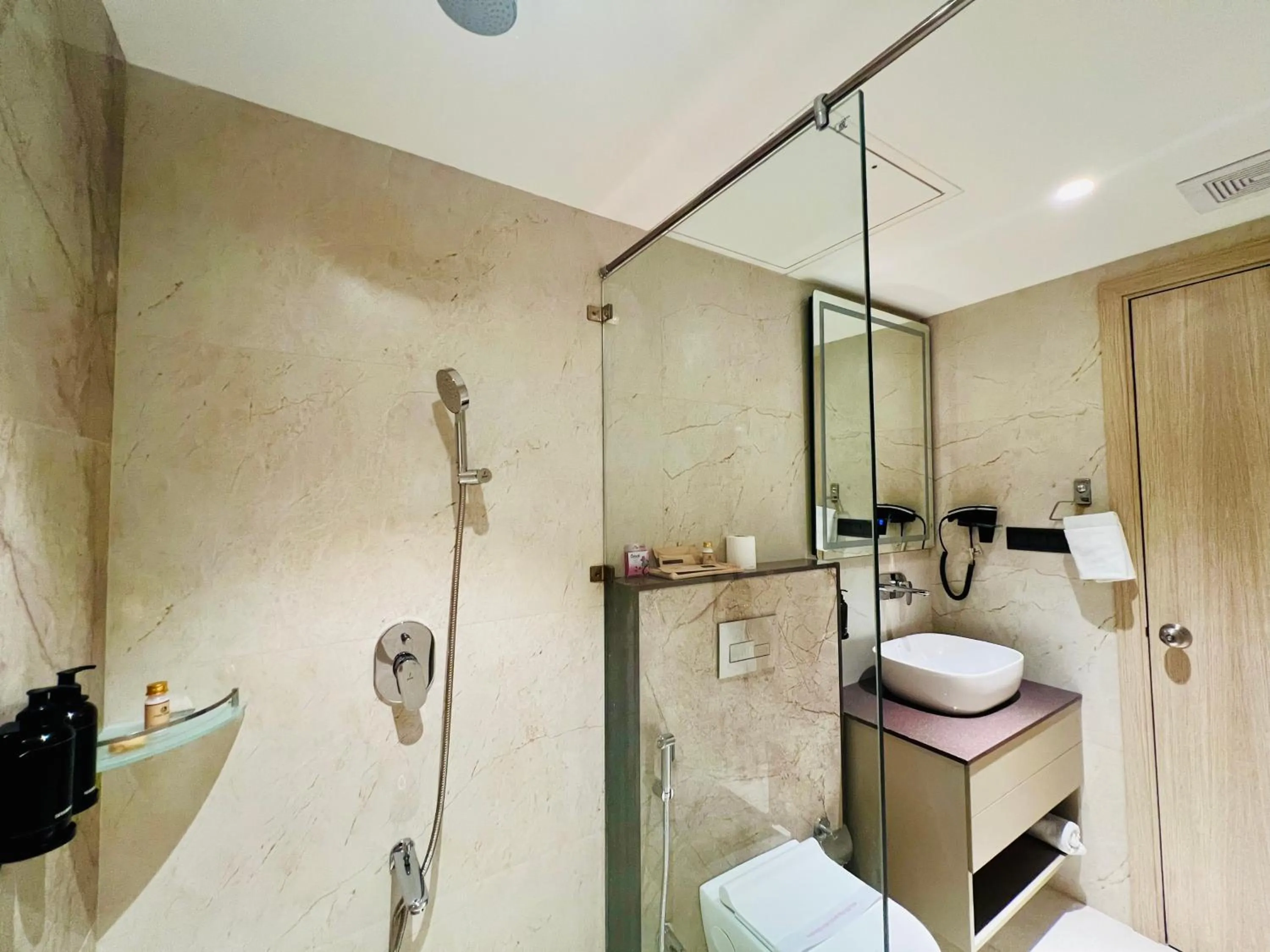 Toilet in Hyphen Business Hotel