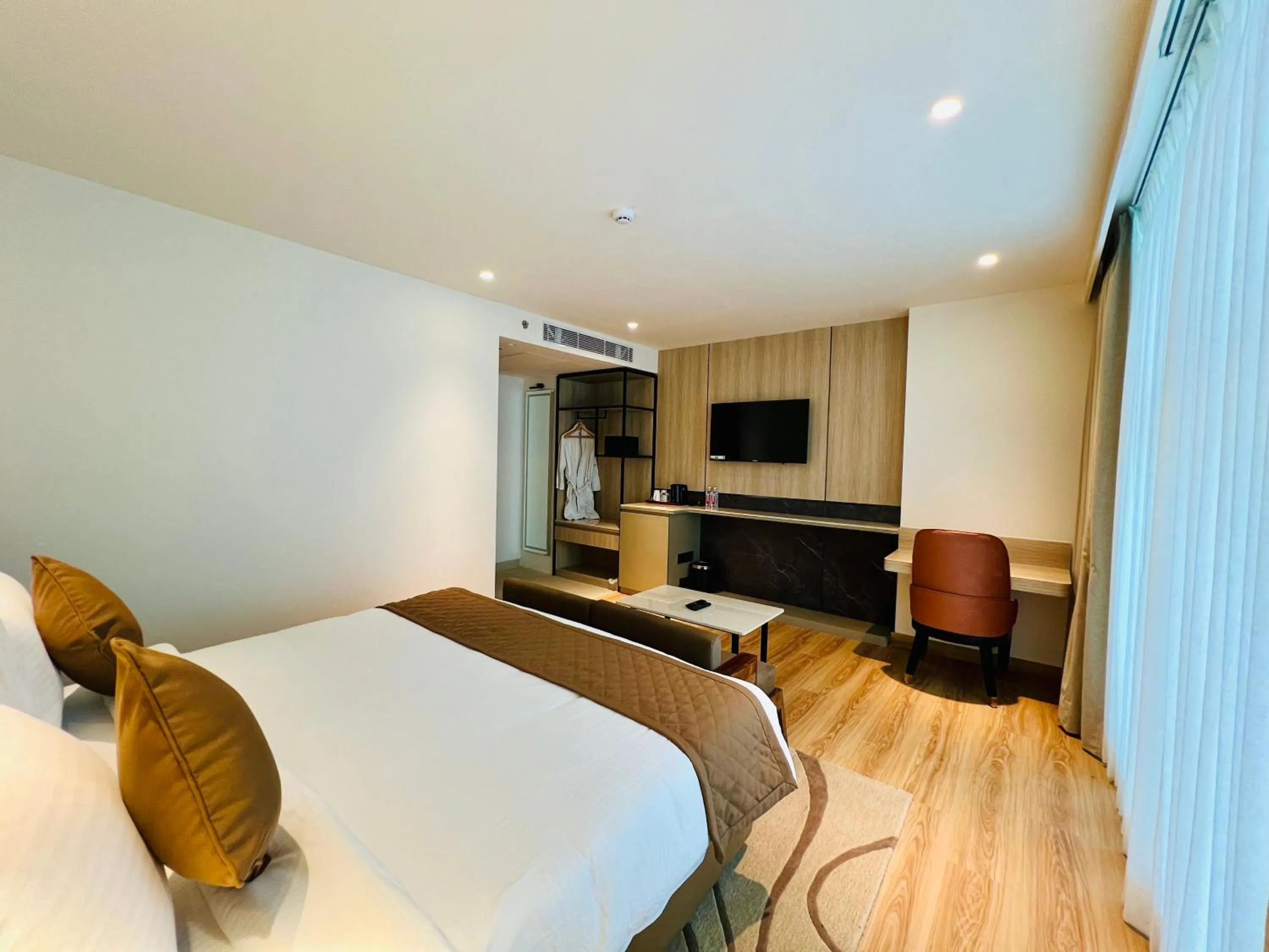 Bedroom, Bed in Hyphen Business Hotel