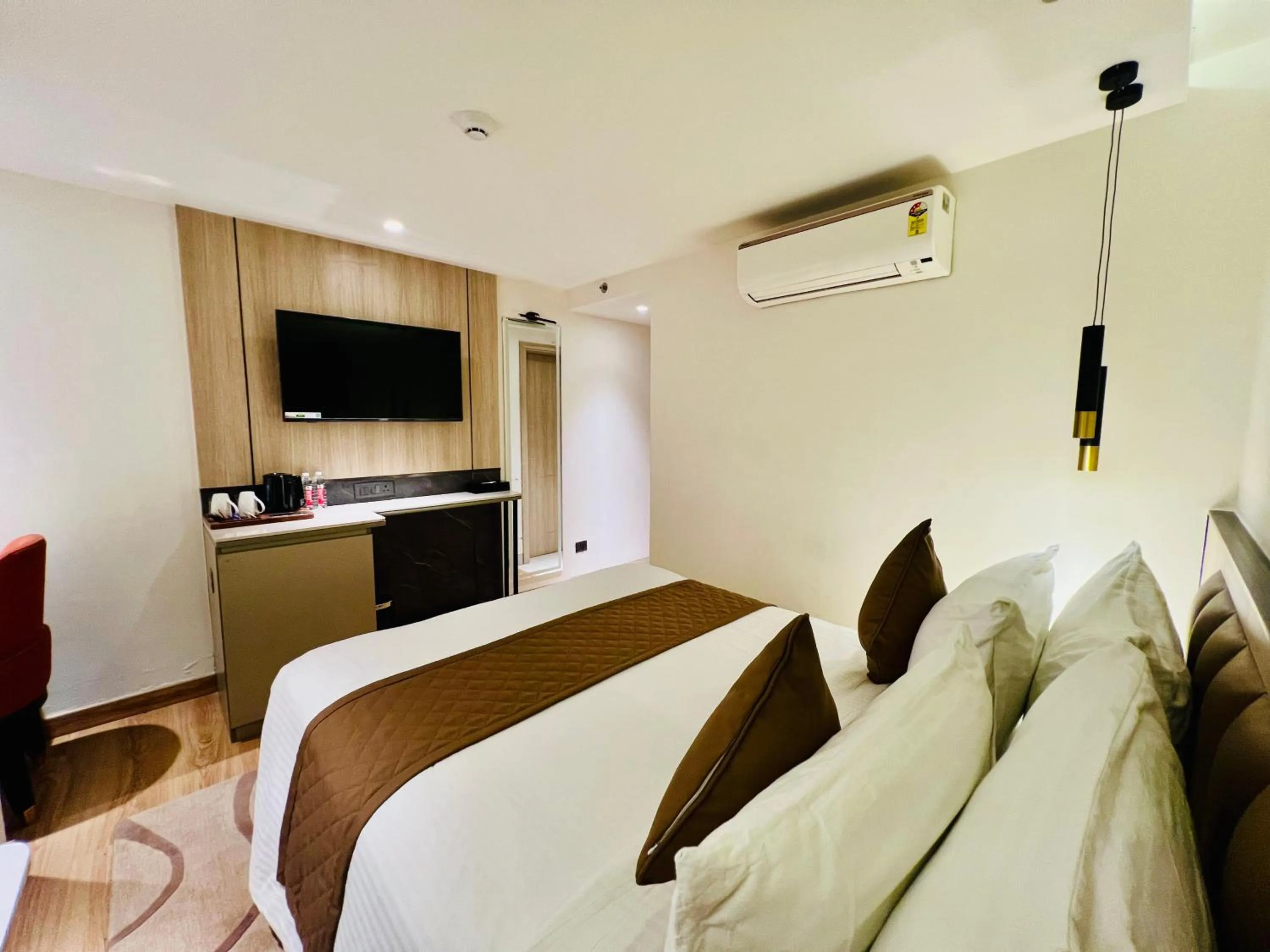 Bedroom, Bed in Hyphen Business Hotel