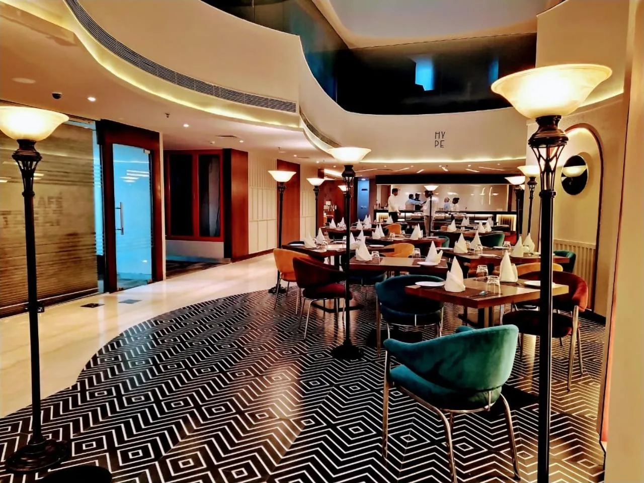 Restaurant/places to eat in Hyphen Business Hotel