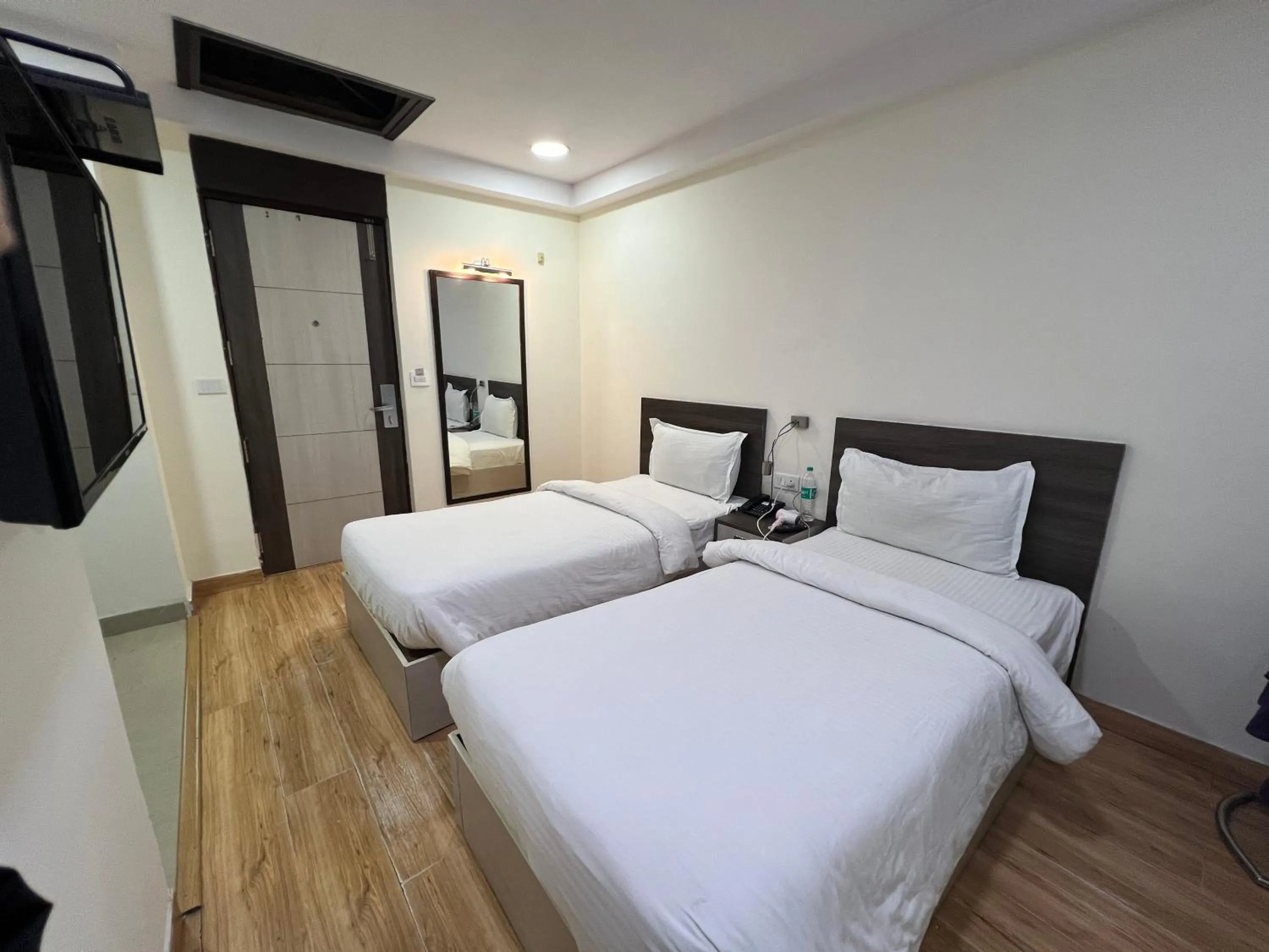 Bedroom, Bed in Hyphen Business Hotel