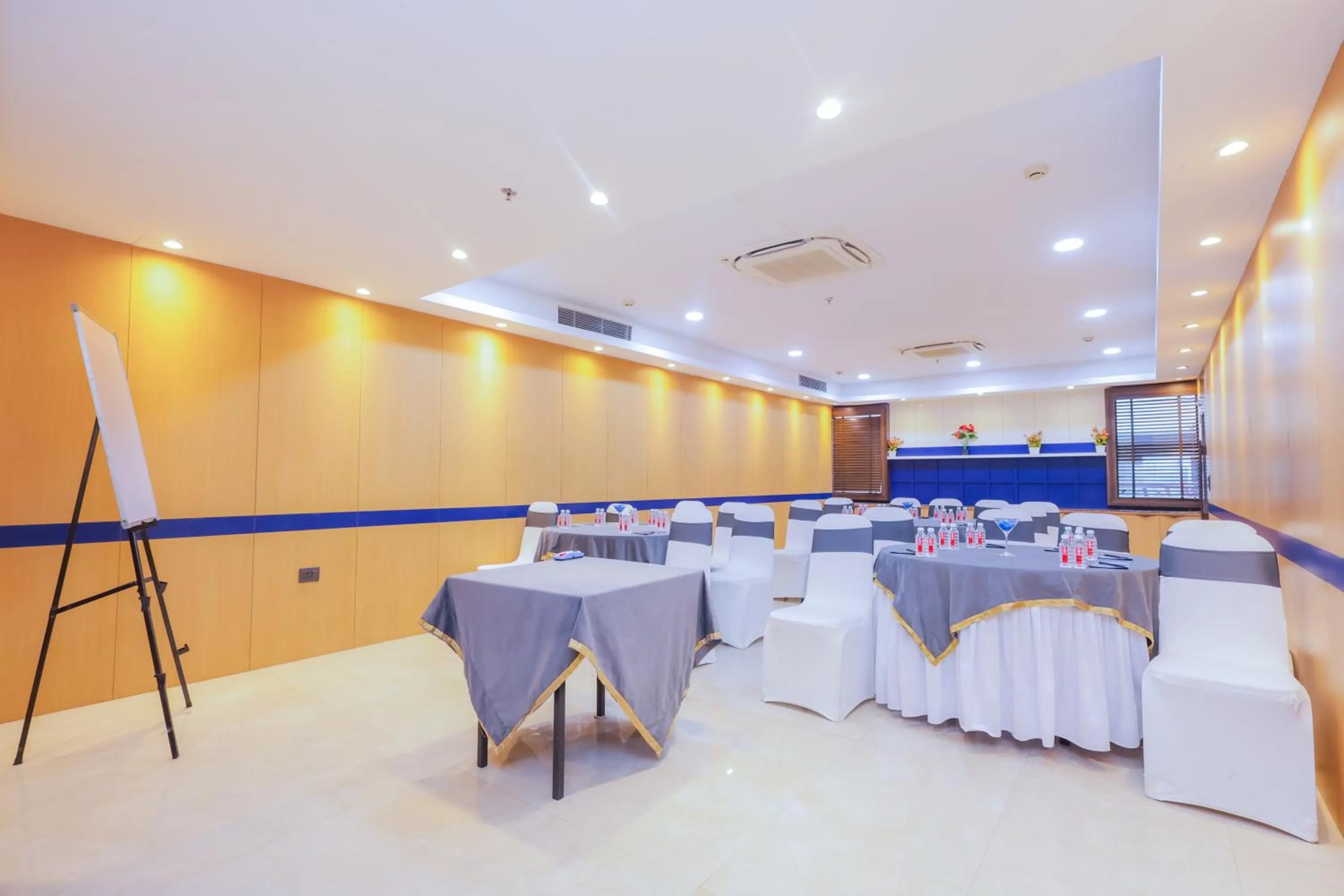 Meeting/conference room in Hyphen Business Hotel