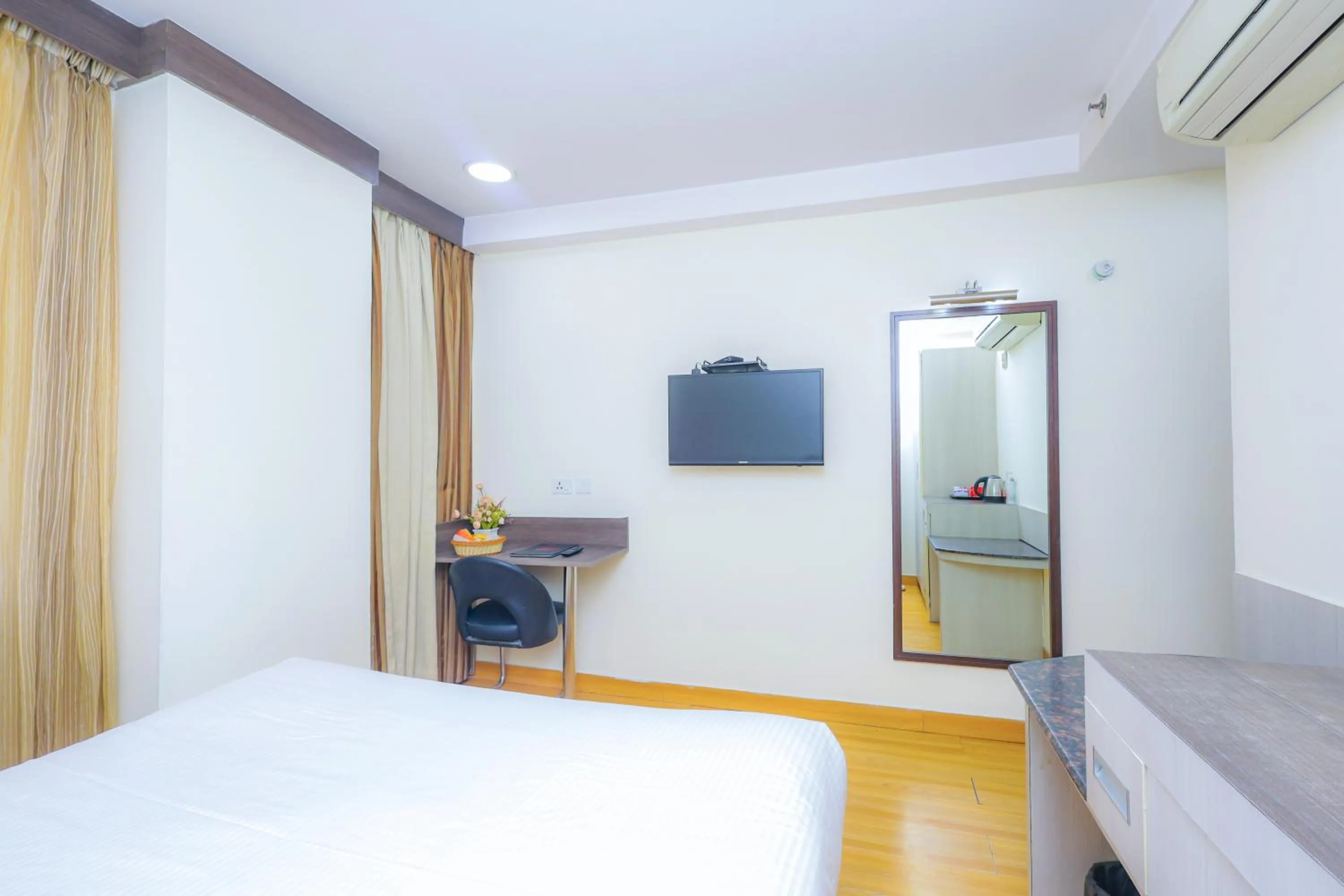 Bedroom, Bed in Hyphen Business Hotel