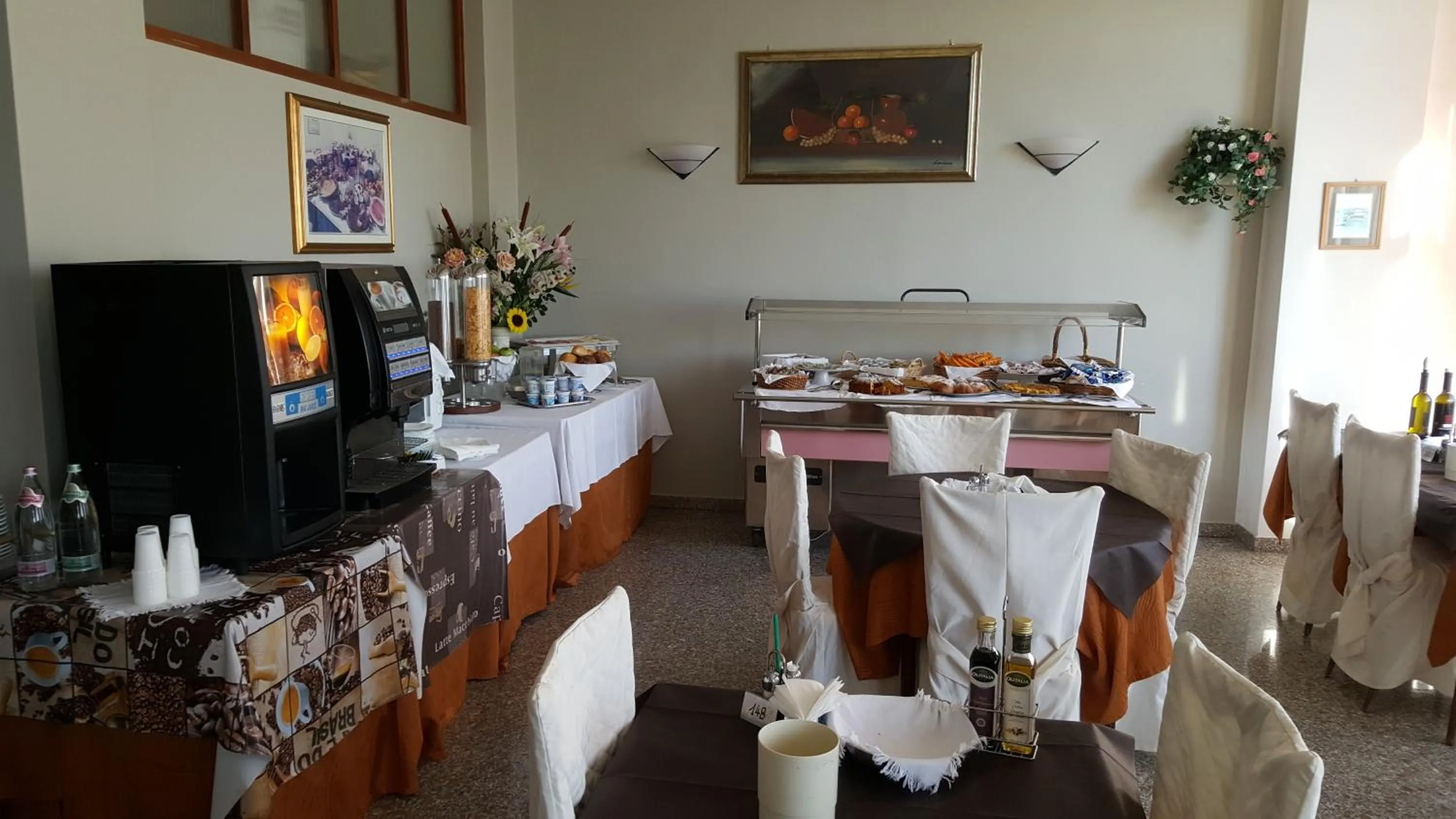 Restaurant/places to eat in Hotel Europa