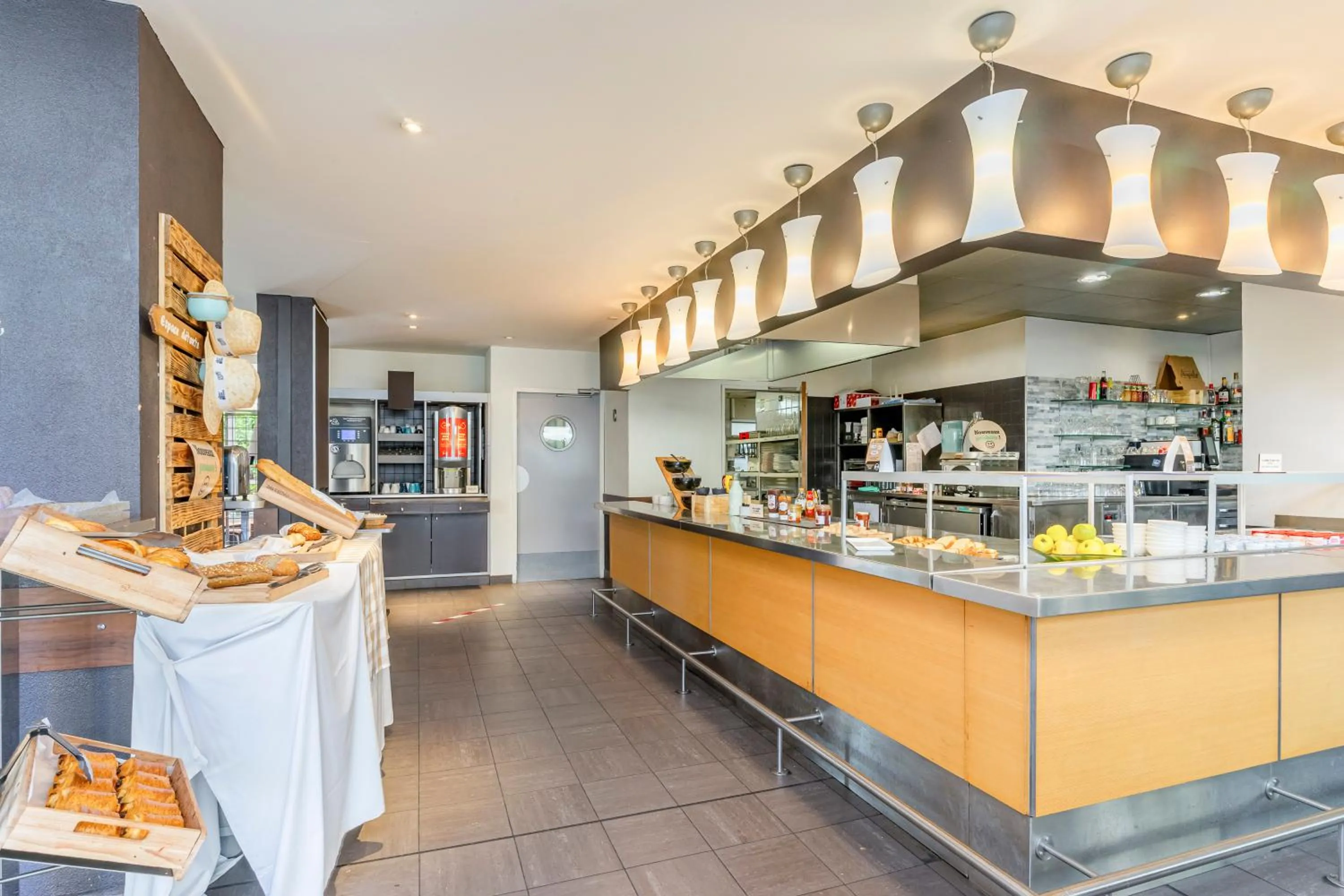 Breakfast in B&B HOTEL Marseille Prado Parc des Expositions