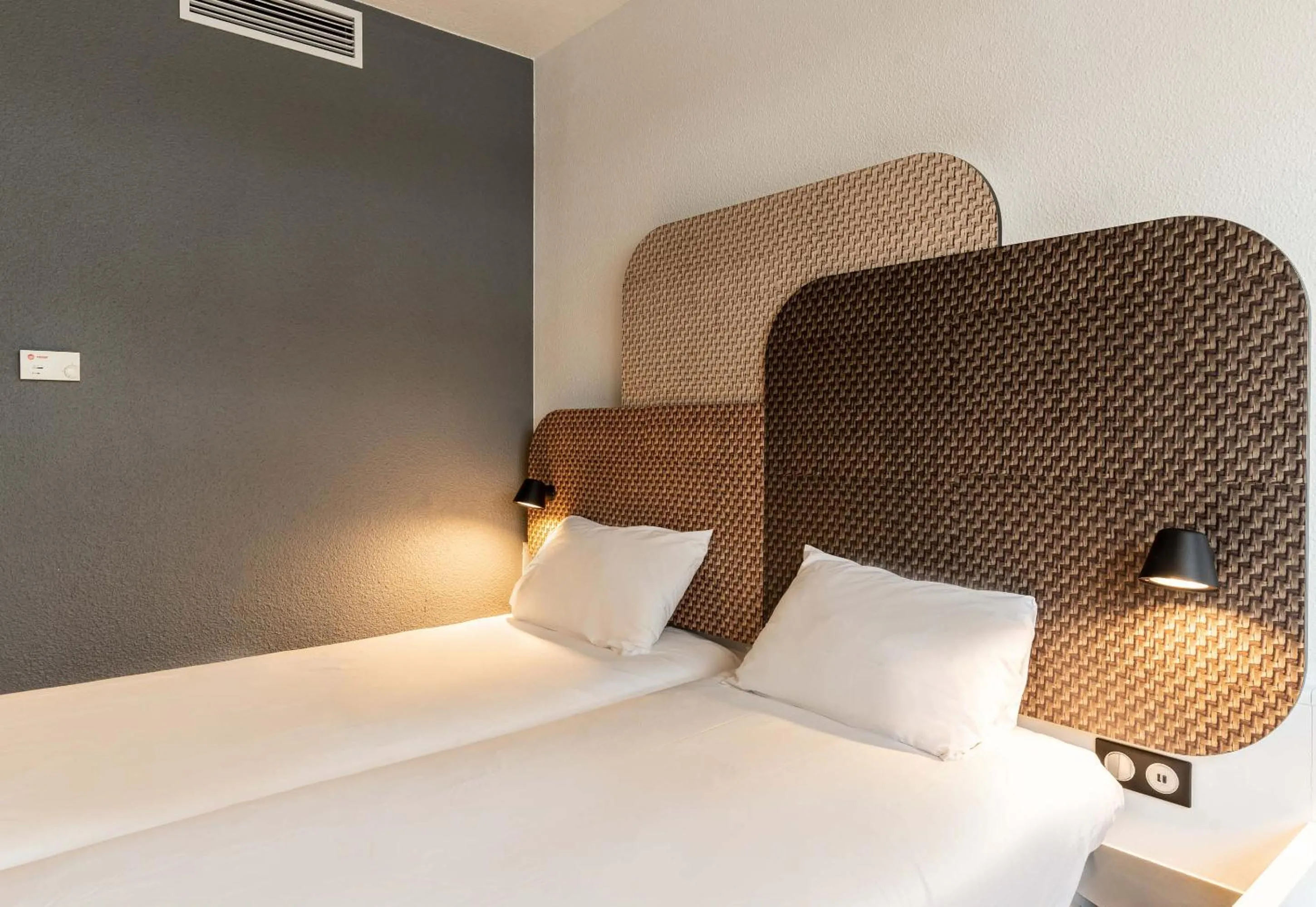 Bedroom, Bed in B&B HOTEL Marseille Prado Parc des Expositions