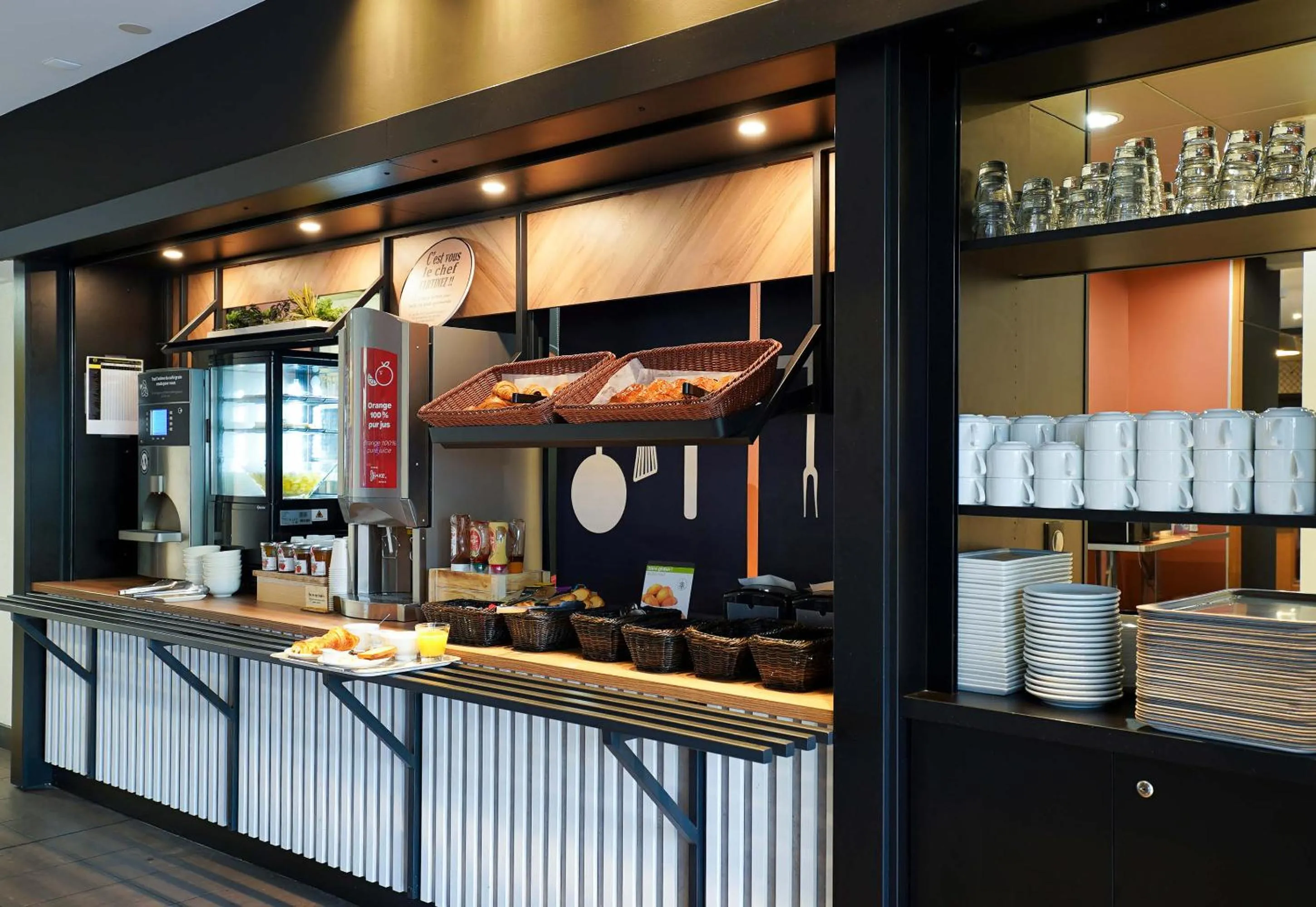 Buffet breakfast in B&B HOTEL Marseille Prado Parc des Expositions