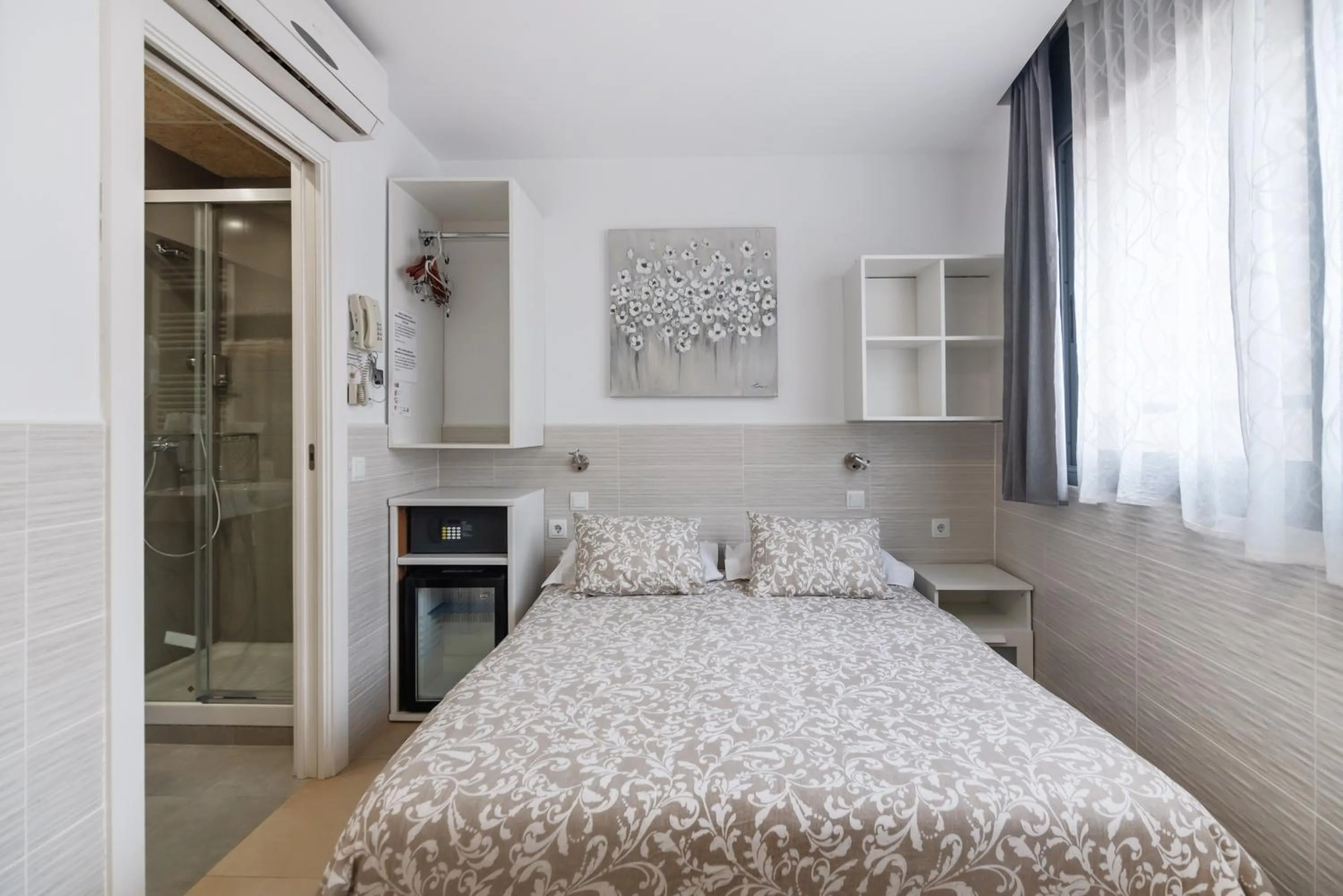 Hostal House