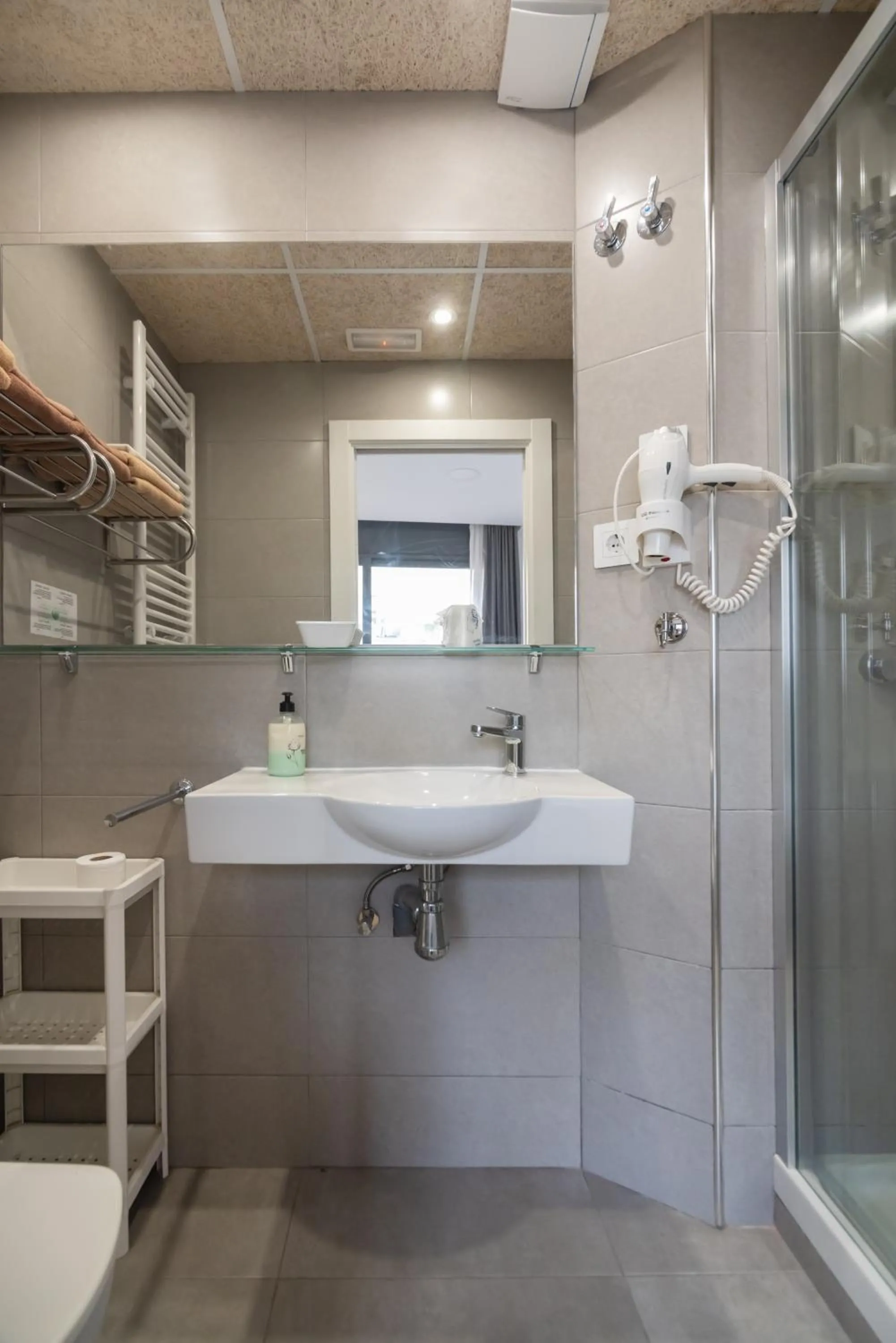 Hostal House