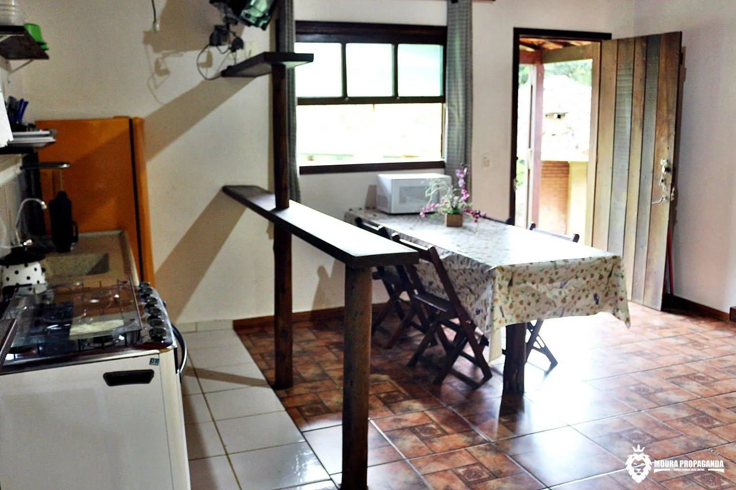 Dining area in Eco Chalés Luar das Marés