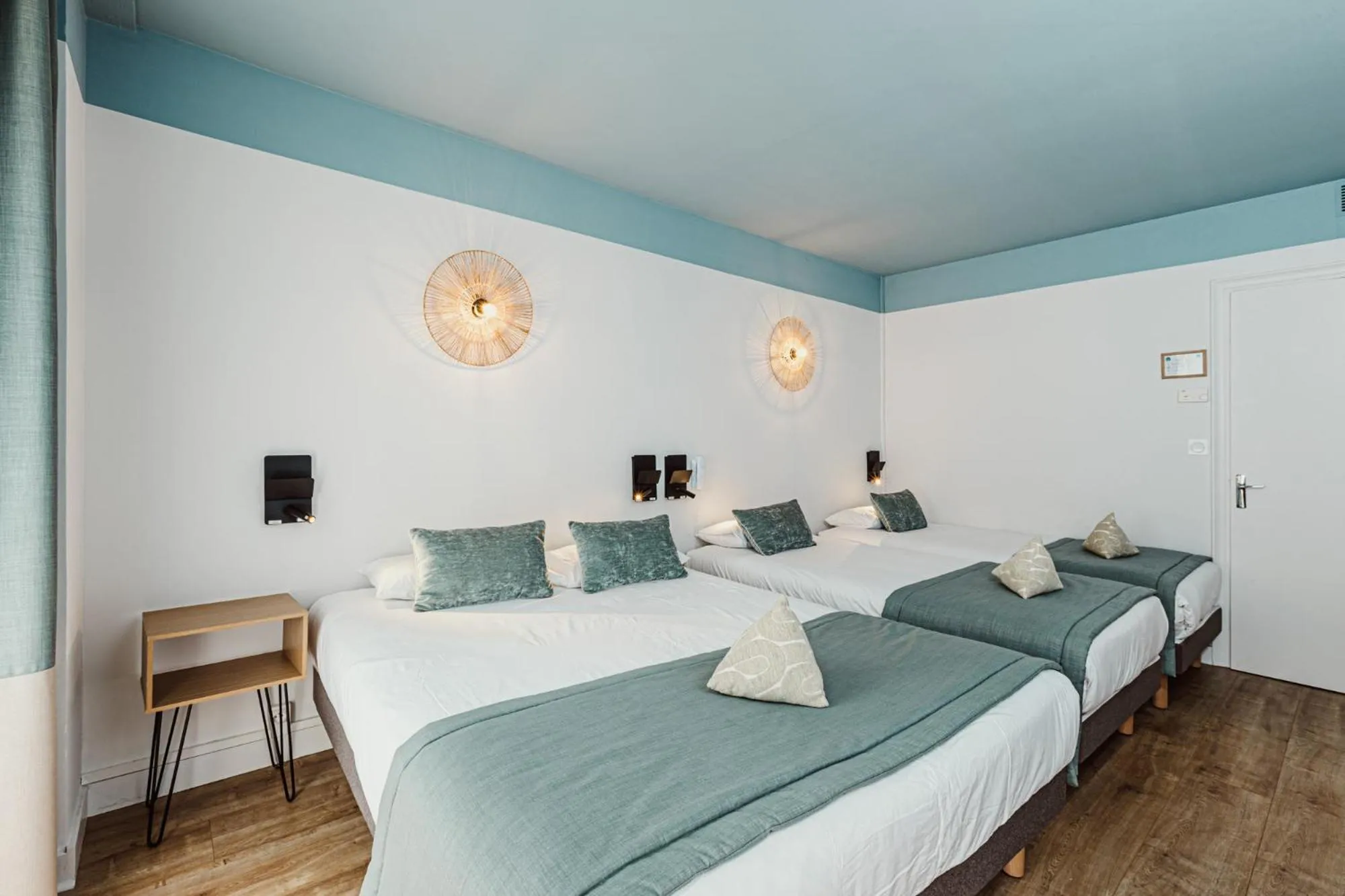 Photo of the whole room, Bed in Hotelo Lyon Ainay