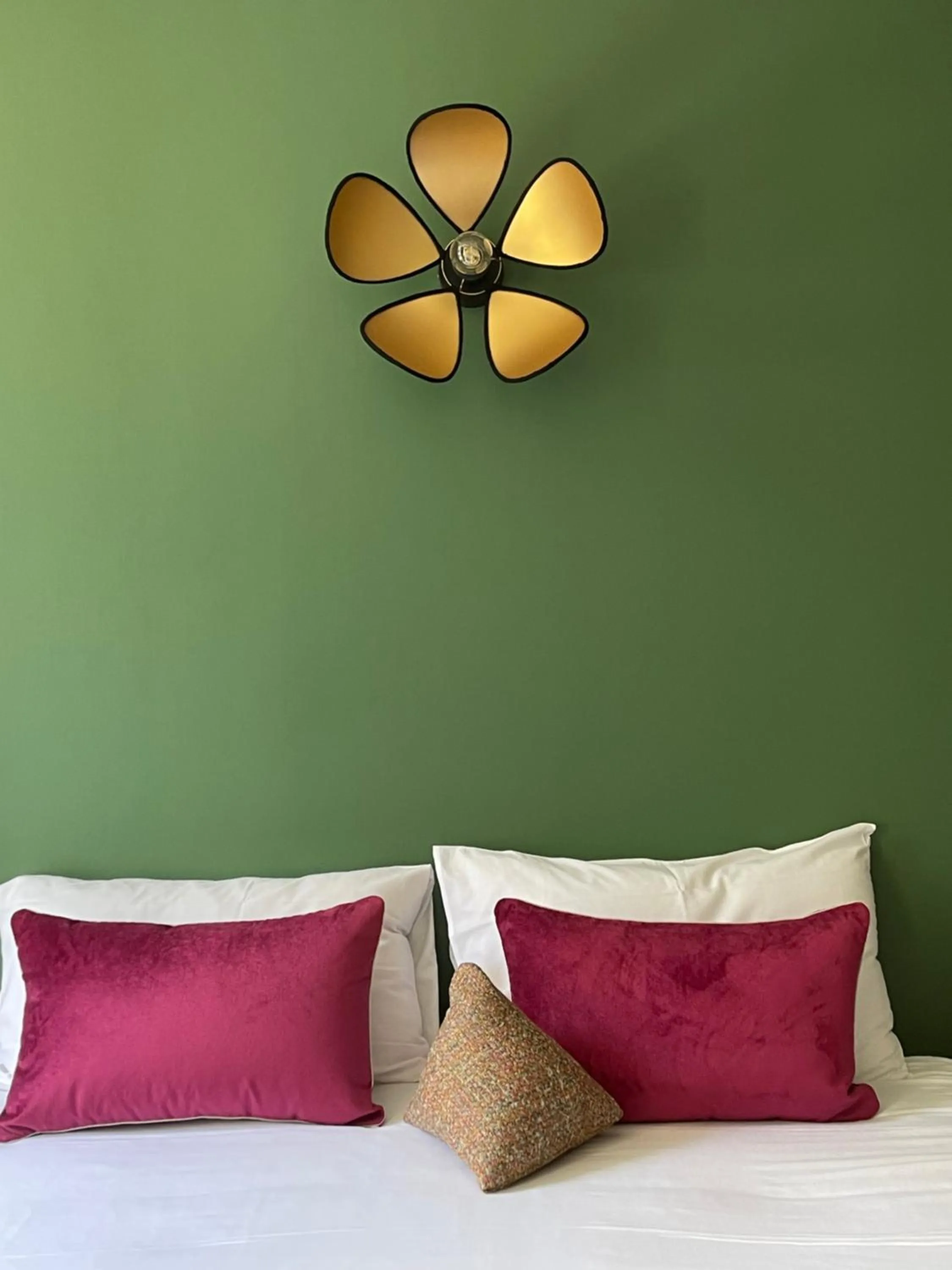 Bedroom, Bed in Hotelo Lyon Ainay