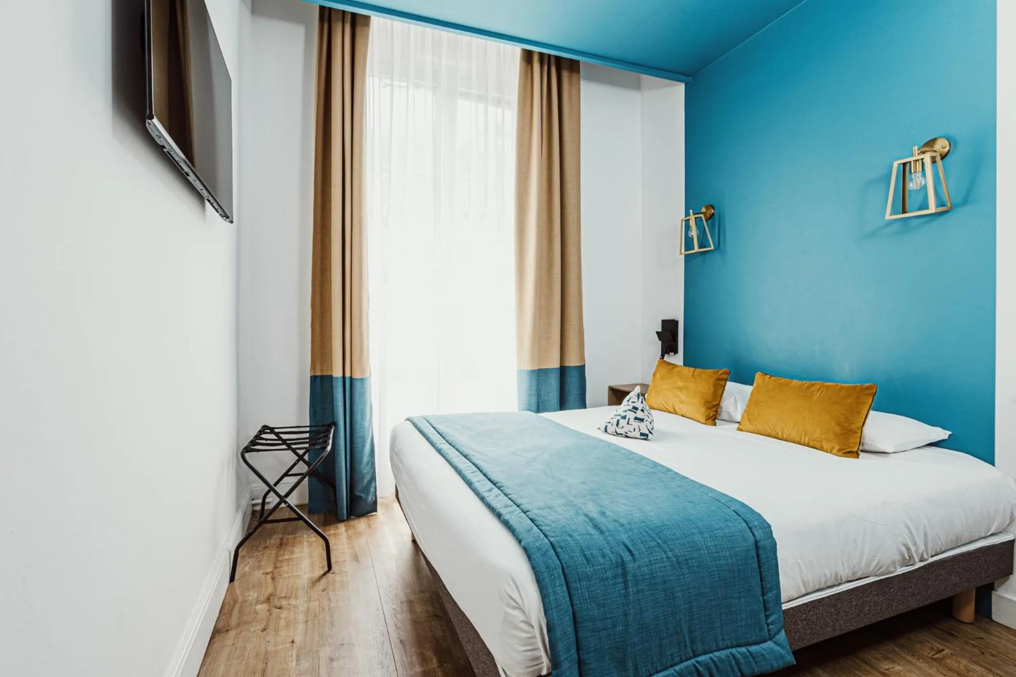 Photo of the whole room, Bed in Hotelo Lyon Ainay