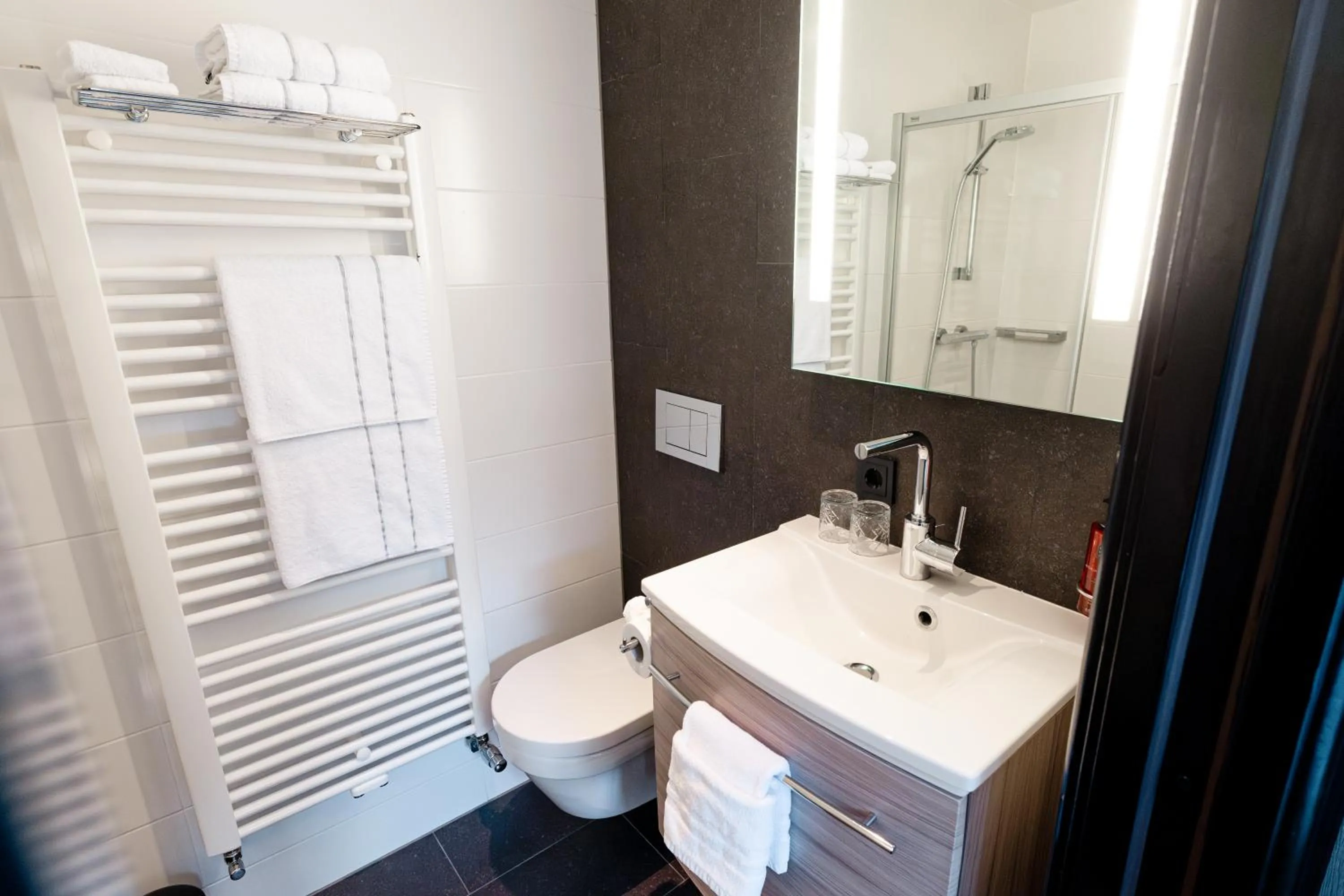 Shower in B&B 't Poorthuys