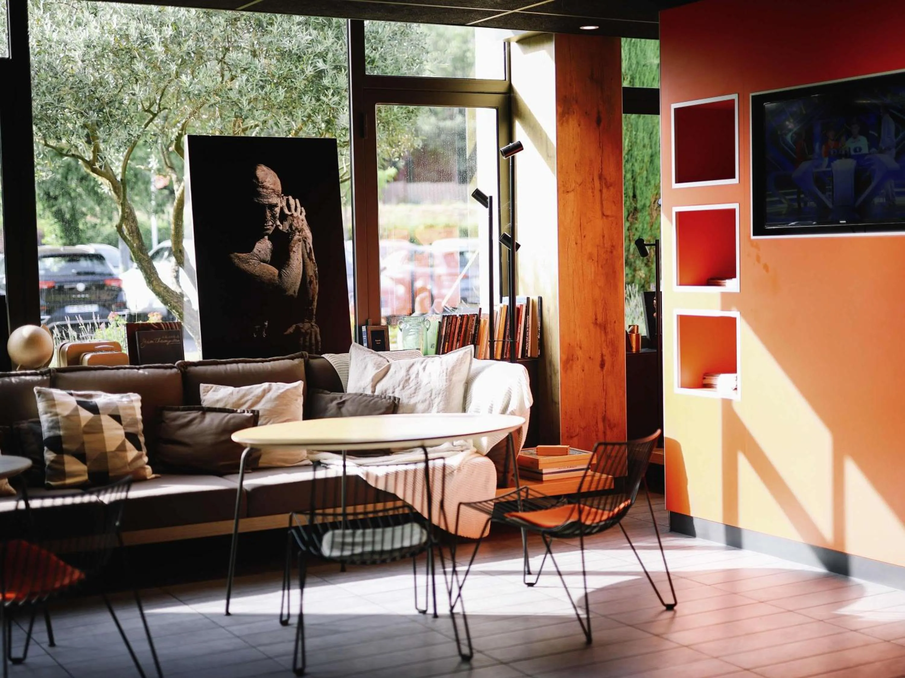 Lounge or bar in ibis Aix en Provence