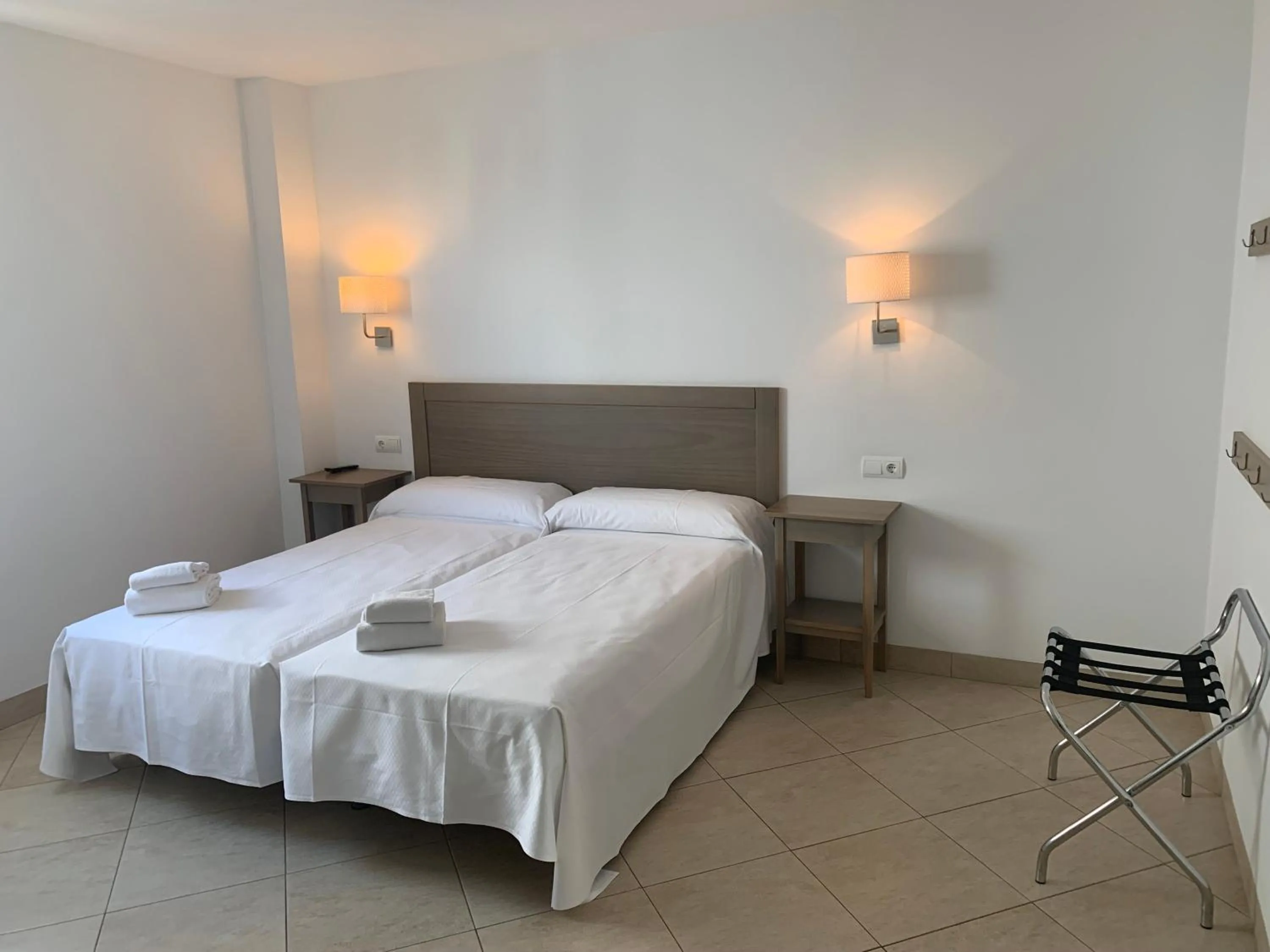 Facility for disabled guests, Bed in Hostal Tarifa -Recepcion abierta las 24h-