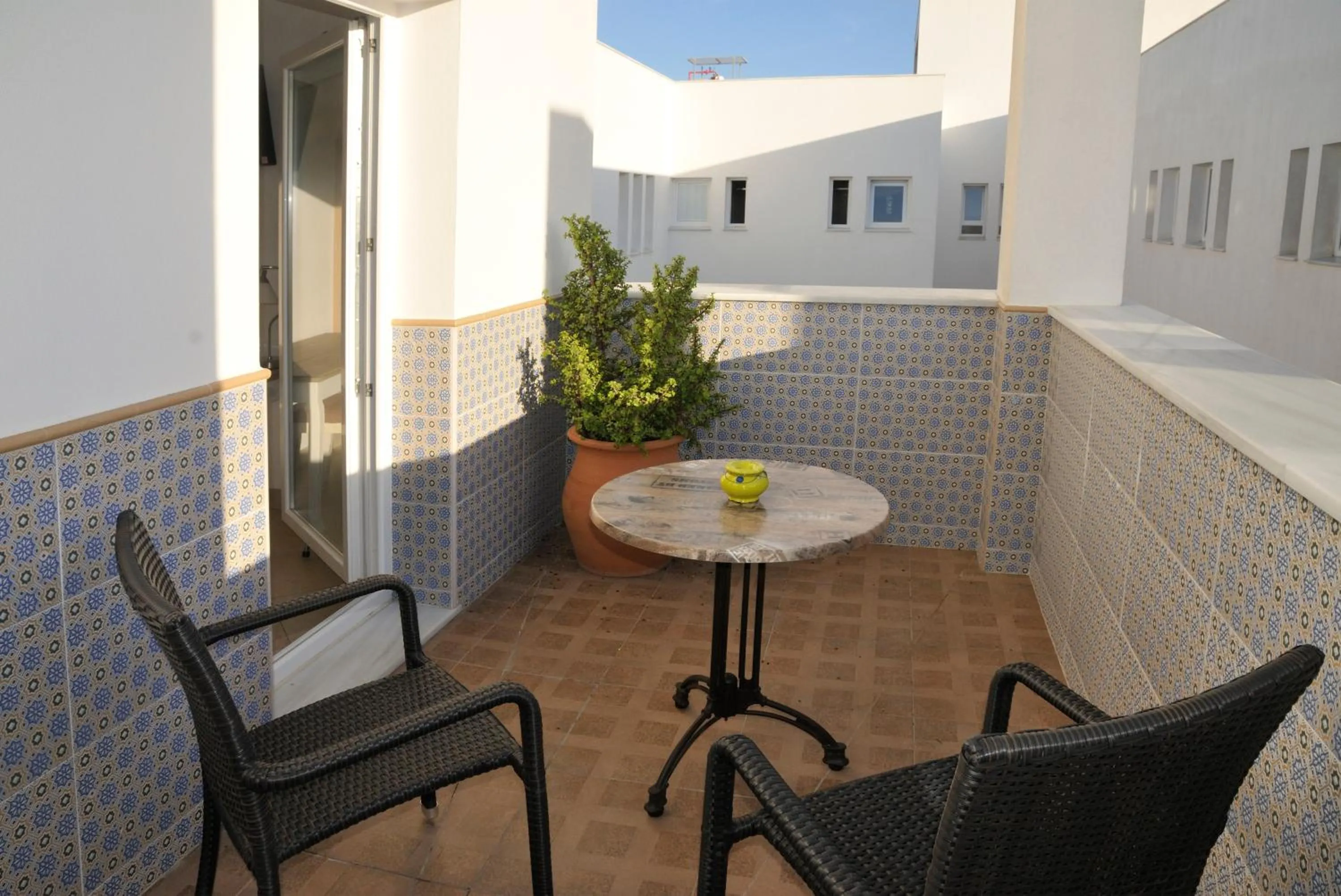 Balcony/Terrace in Hostal Tarifa -Recepcion abierta las 24h-