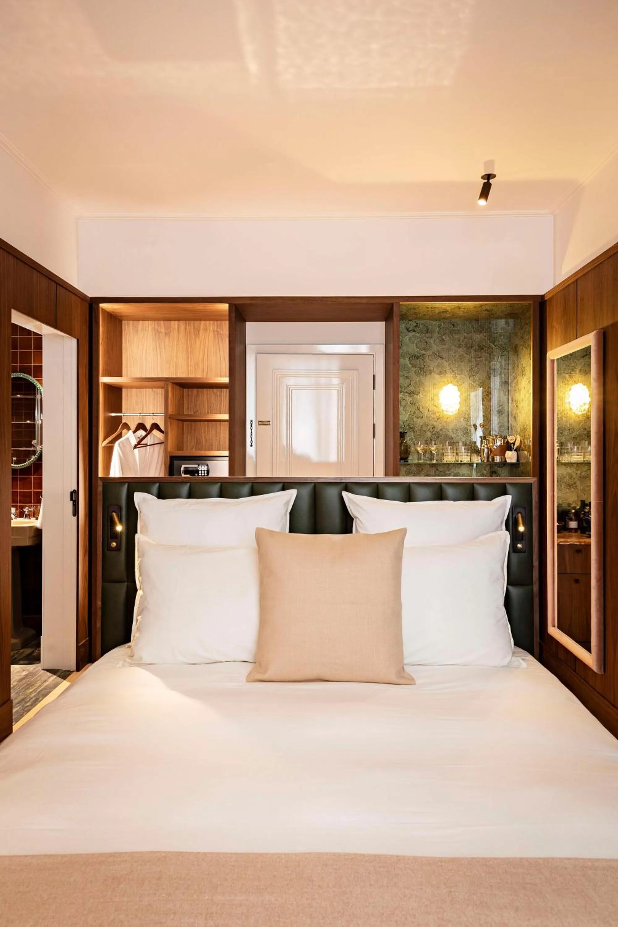 Bedroom, Bed in Hotel Florida Paris