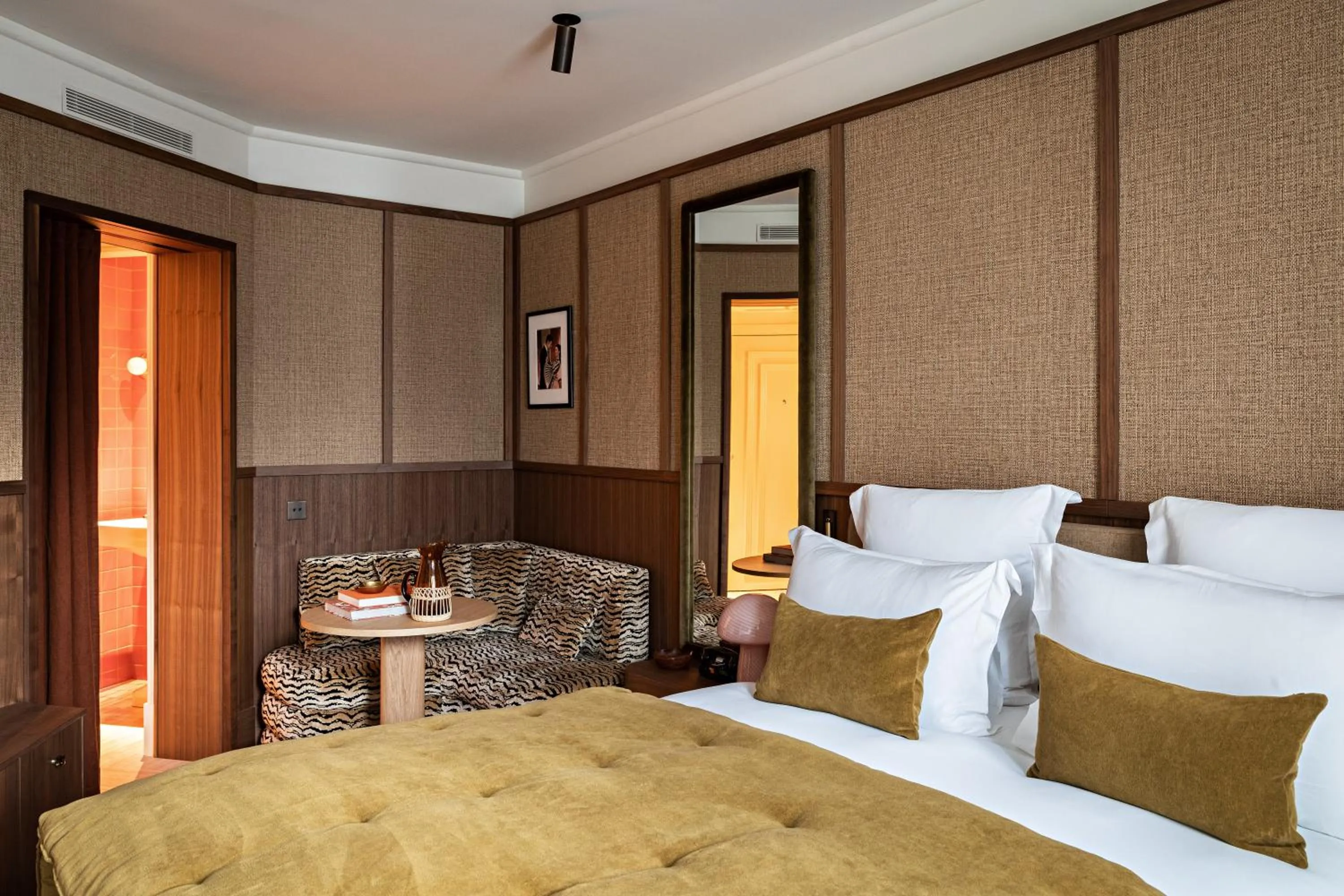 Bed in Hotel Florida Paris