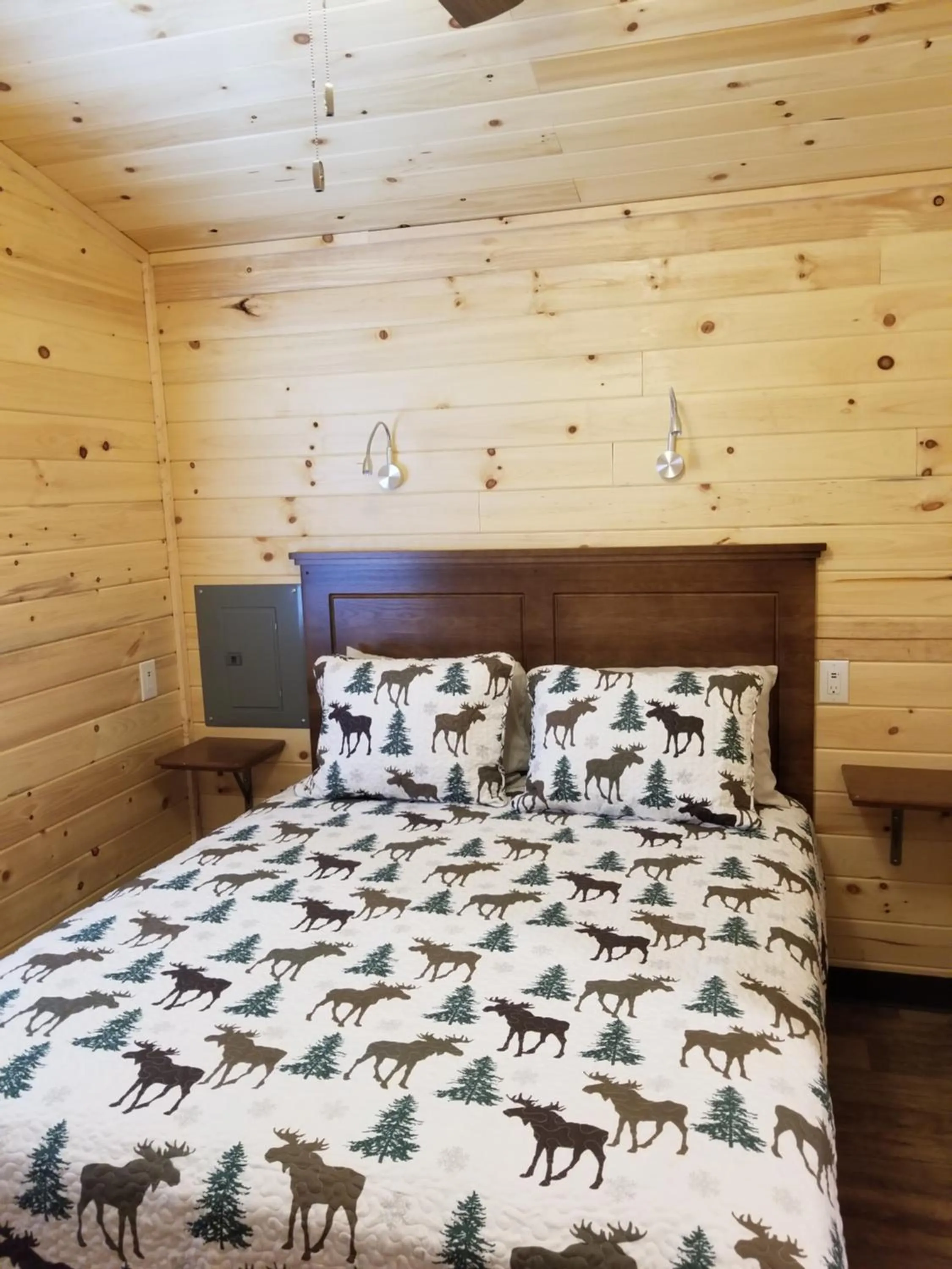 Bedroom, Bed in Castle Gate RV Park