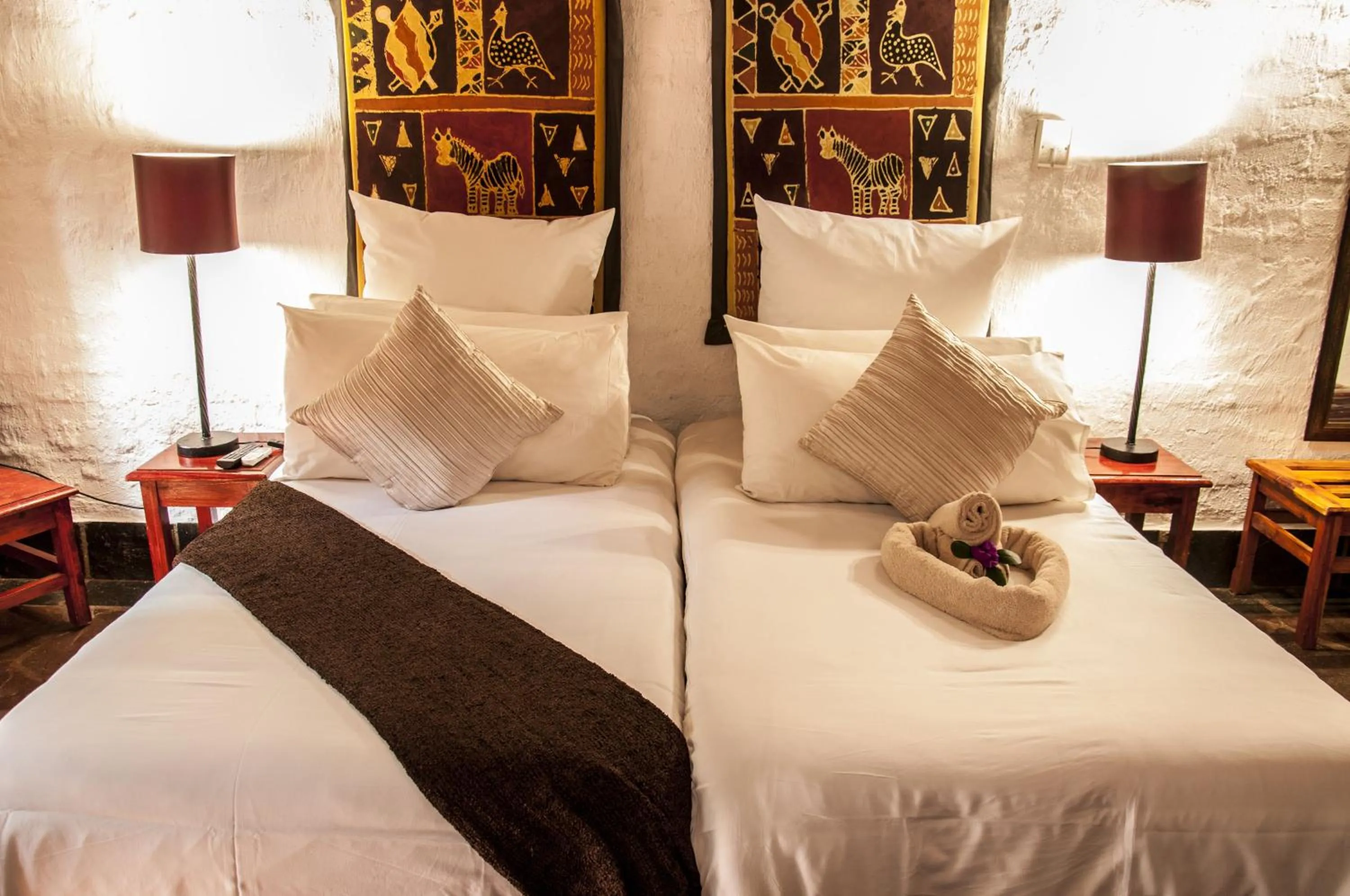 Bedroom, Bed in Kedar Heritage Lodge, Conference Centre & Spa