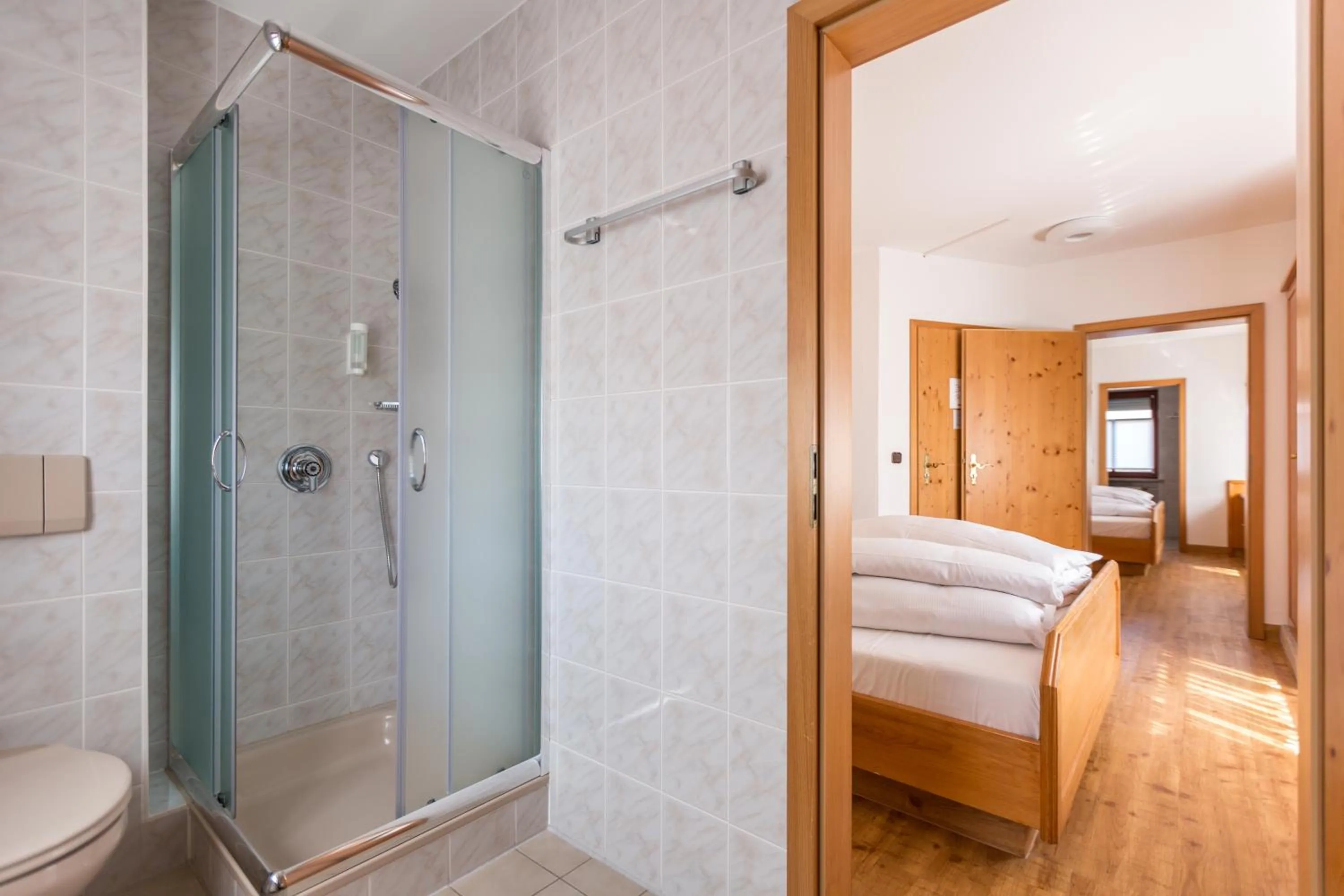 Bathroom, Bed in Fränkischer Hof