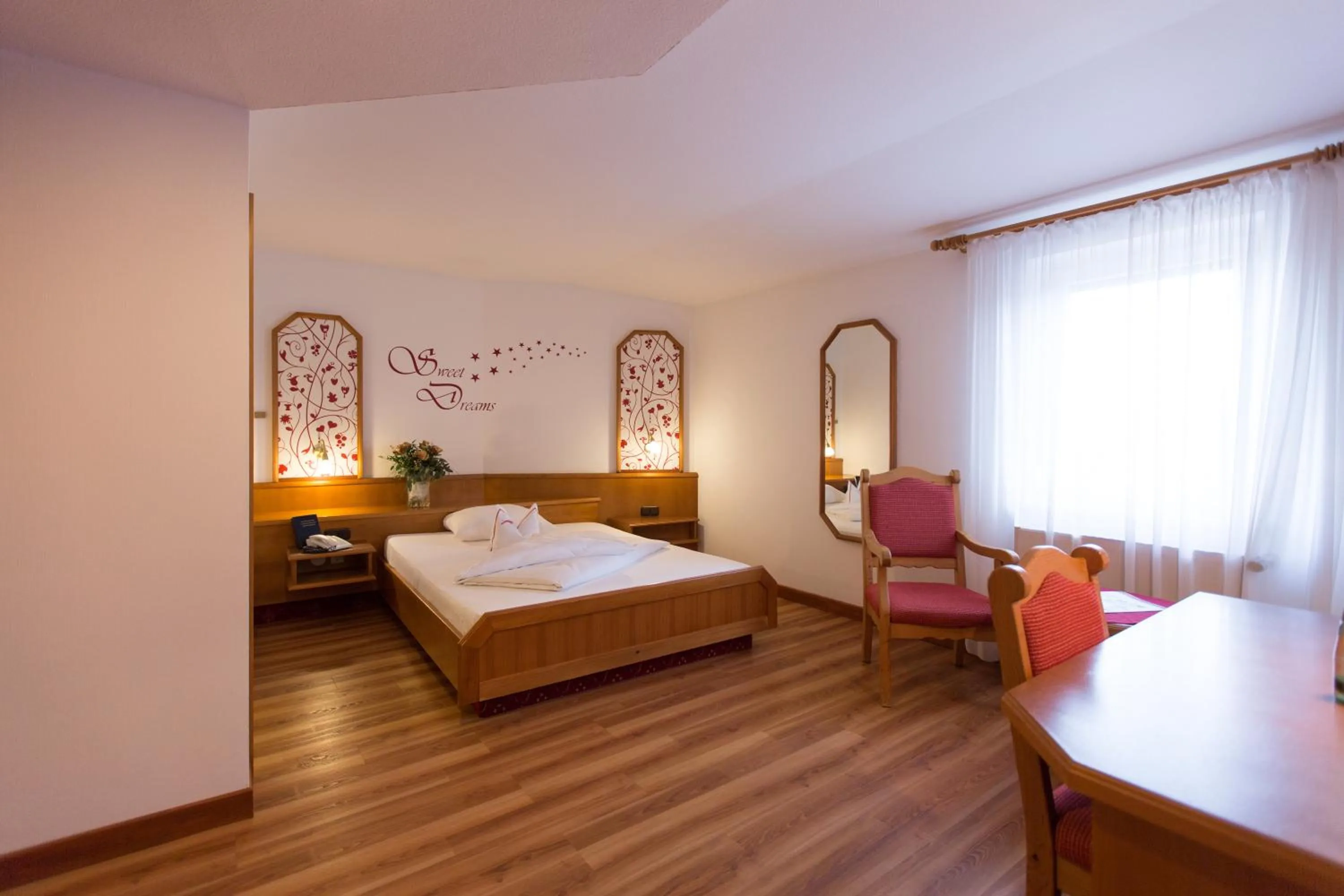 Photo of the whole room, Bed in Fränkischer Hof