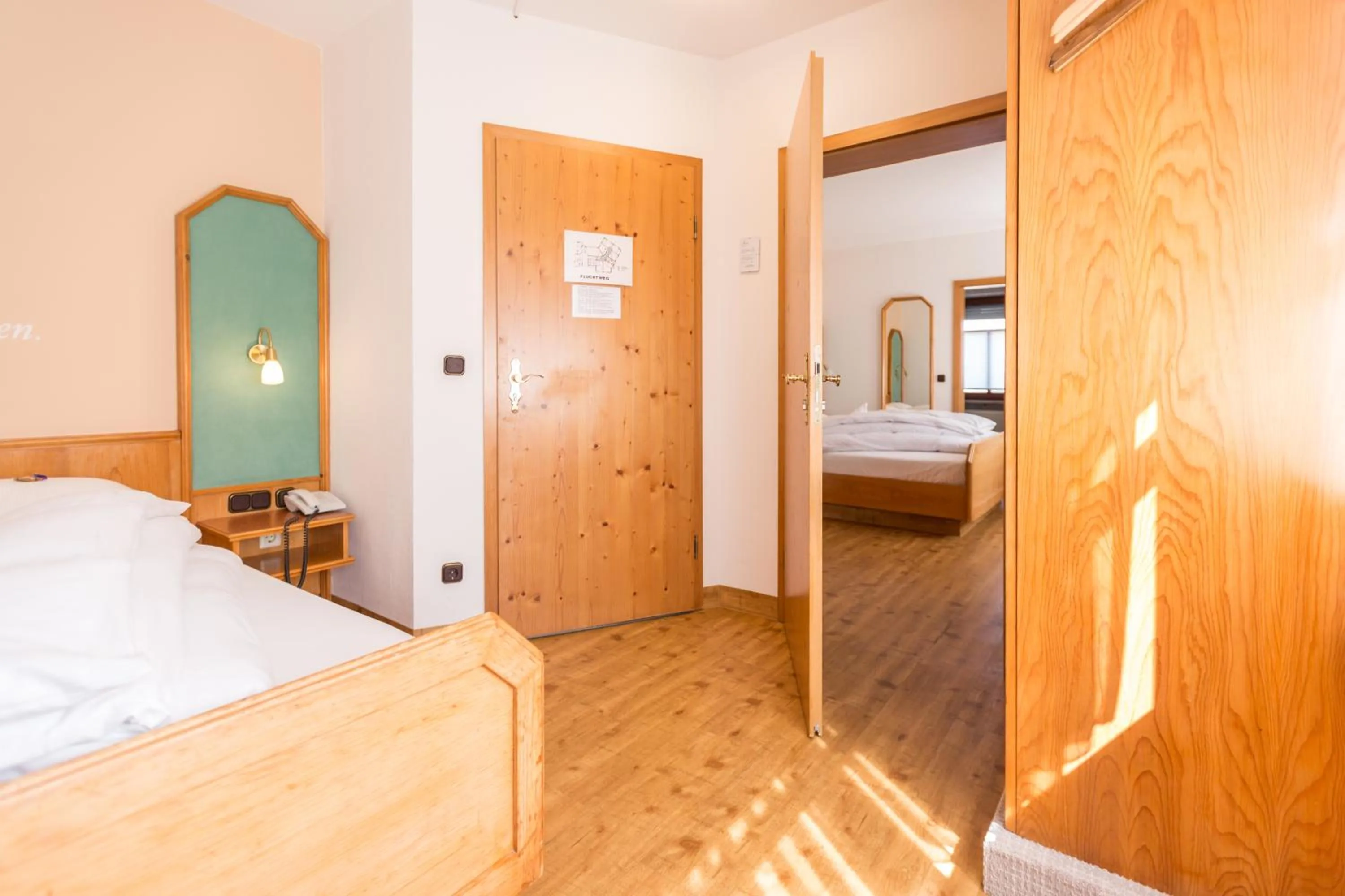 Photo of the whole room, Bed in Fränkischer Hof