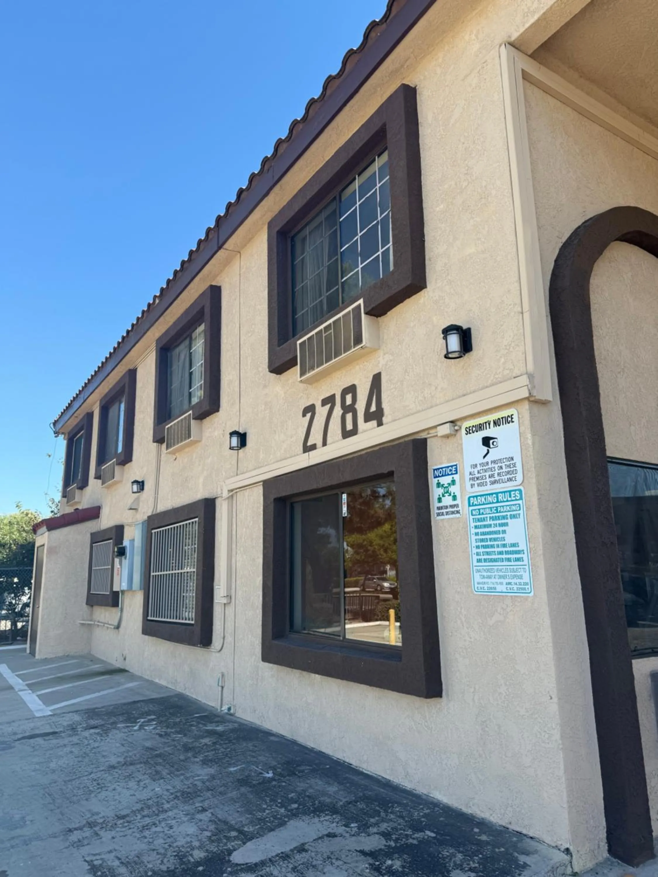 Property building in Anaheim National Inn