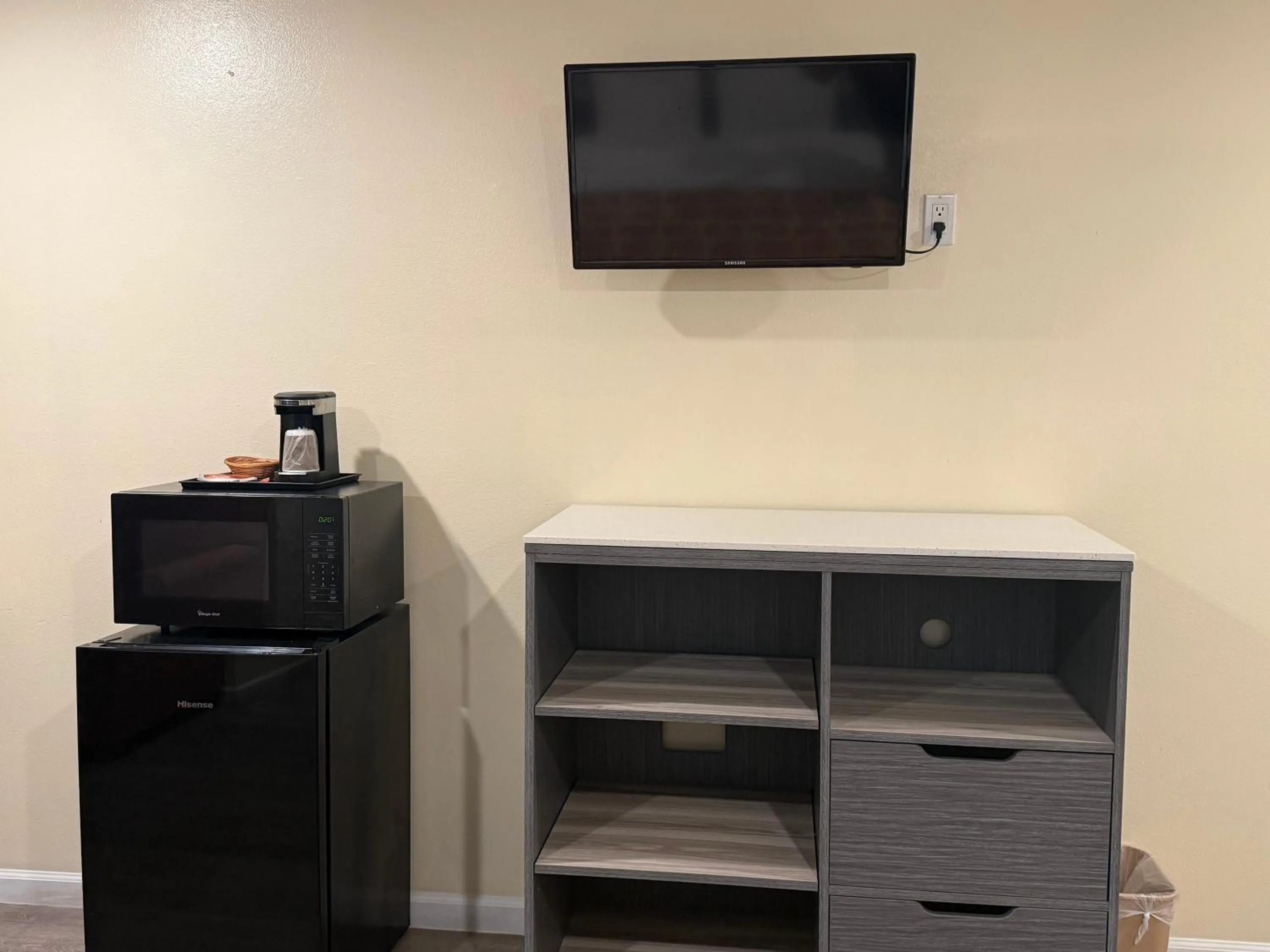 TV and multimedia in Anaheim National Inn