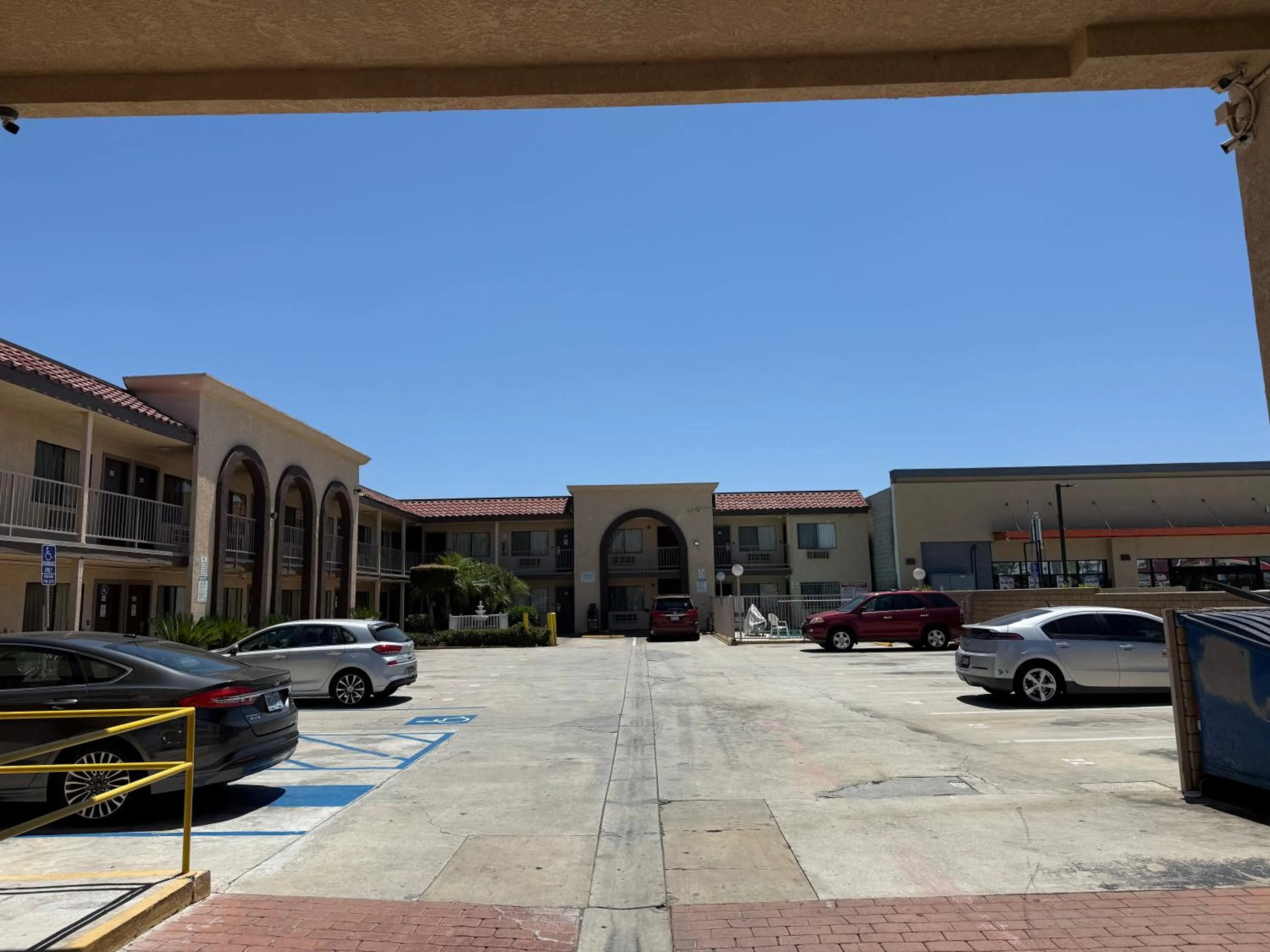 Property building in Anaheim National Inn