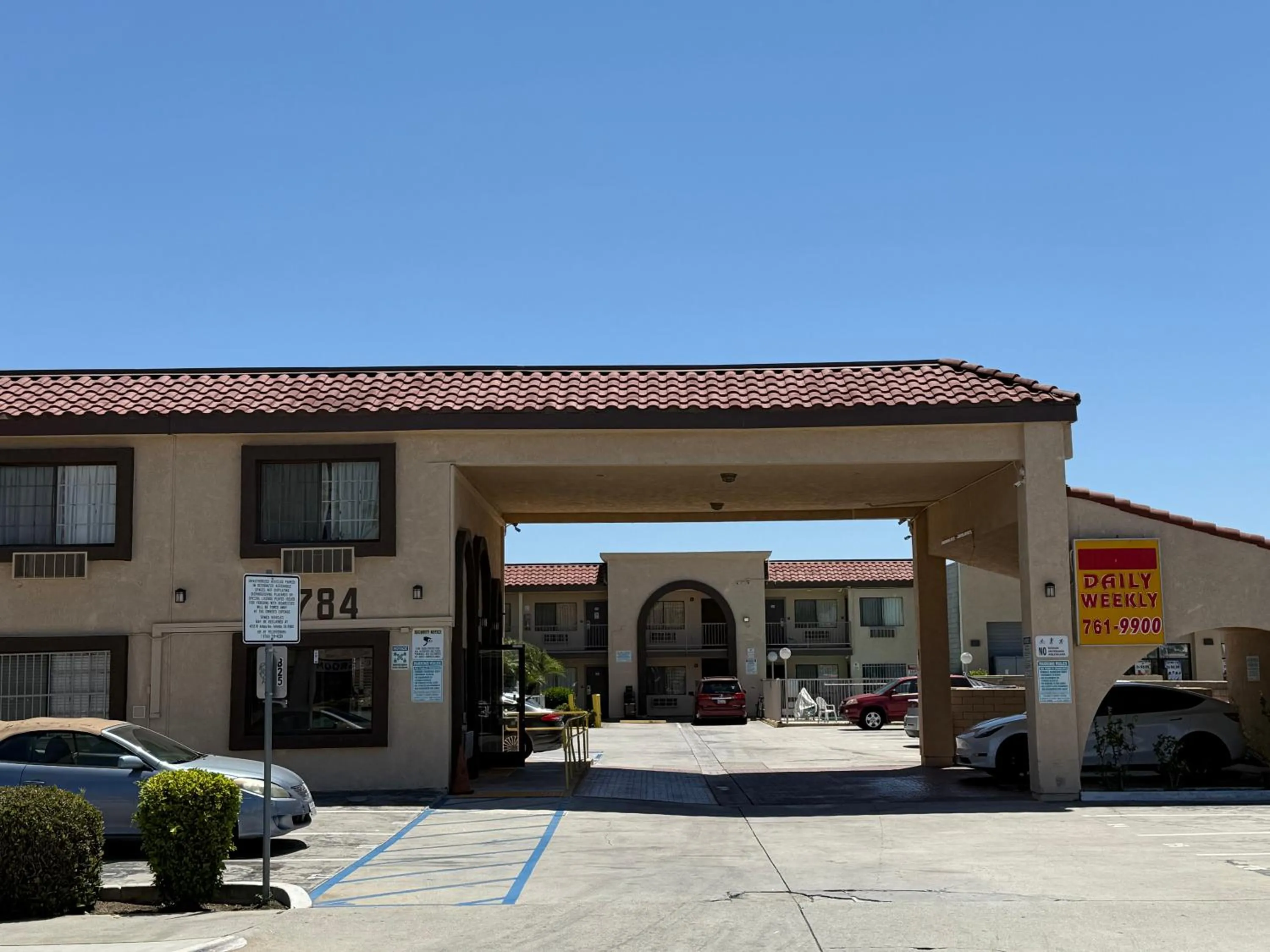 Property building in Anaheim National Inn