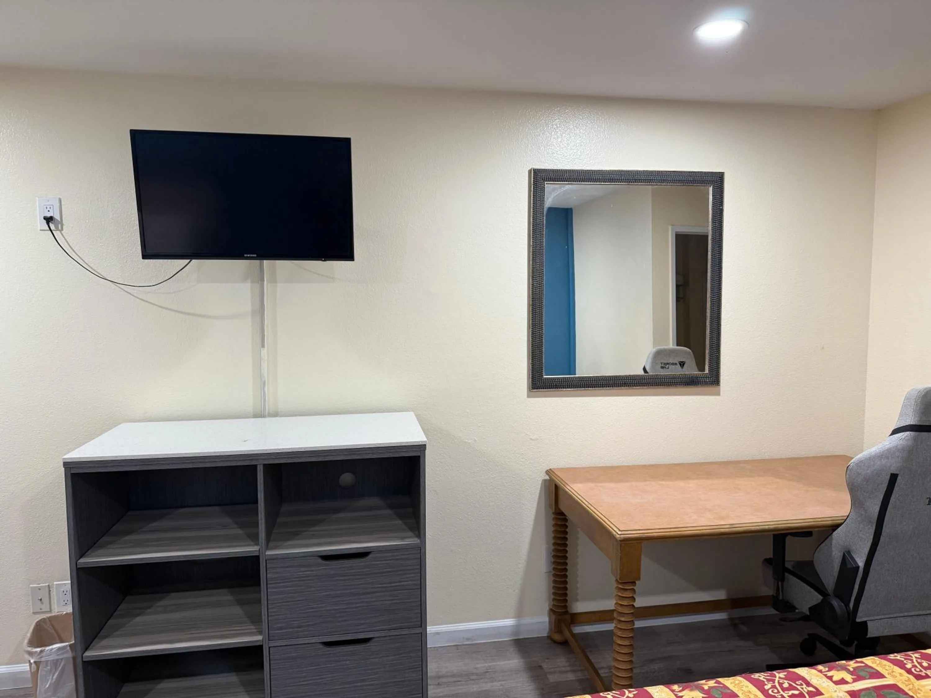 TV and multimedia in Anaheim National Inn