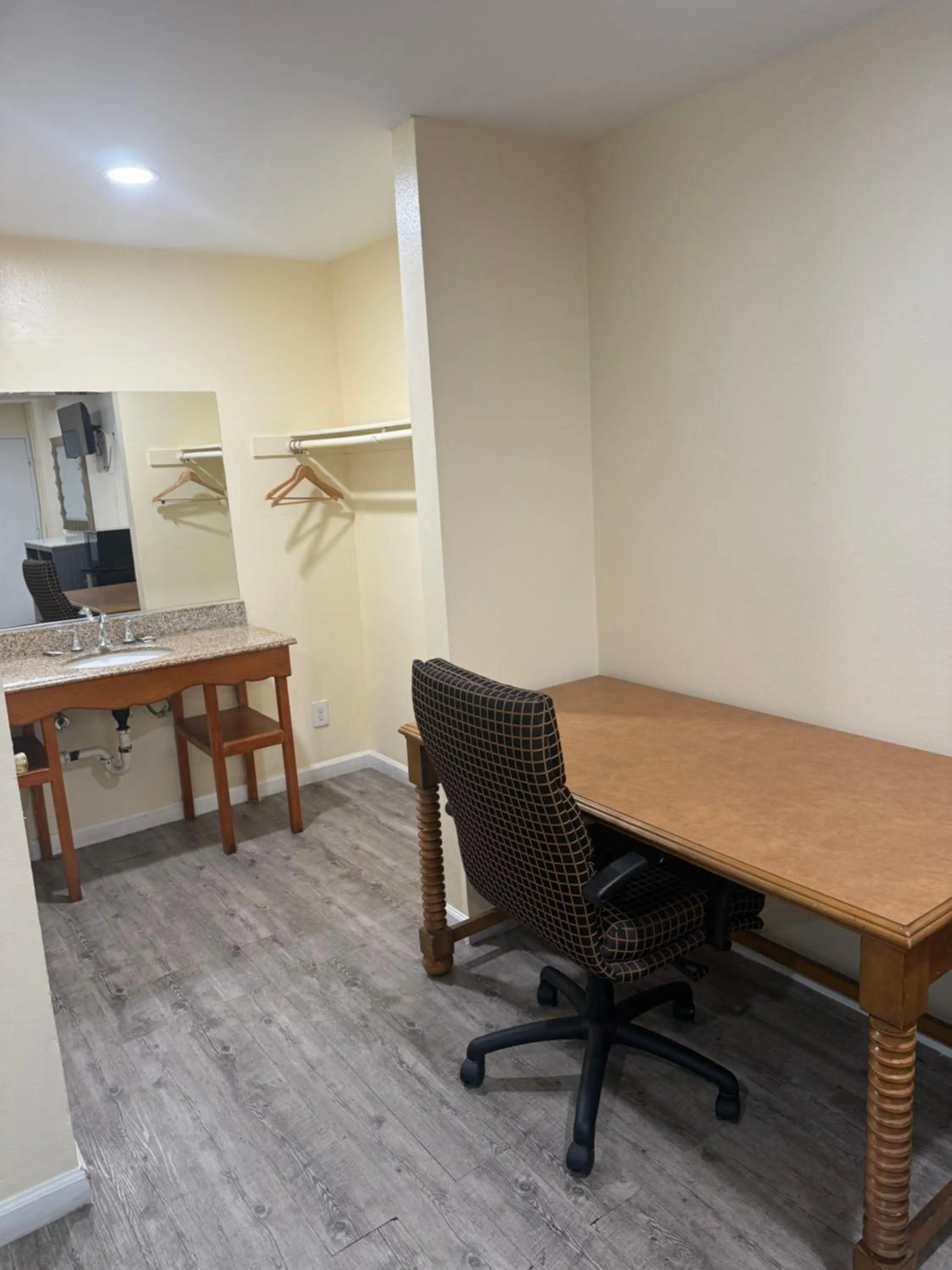 Seating area in Anaheim National Inn
