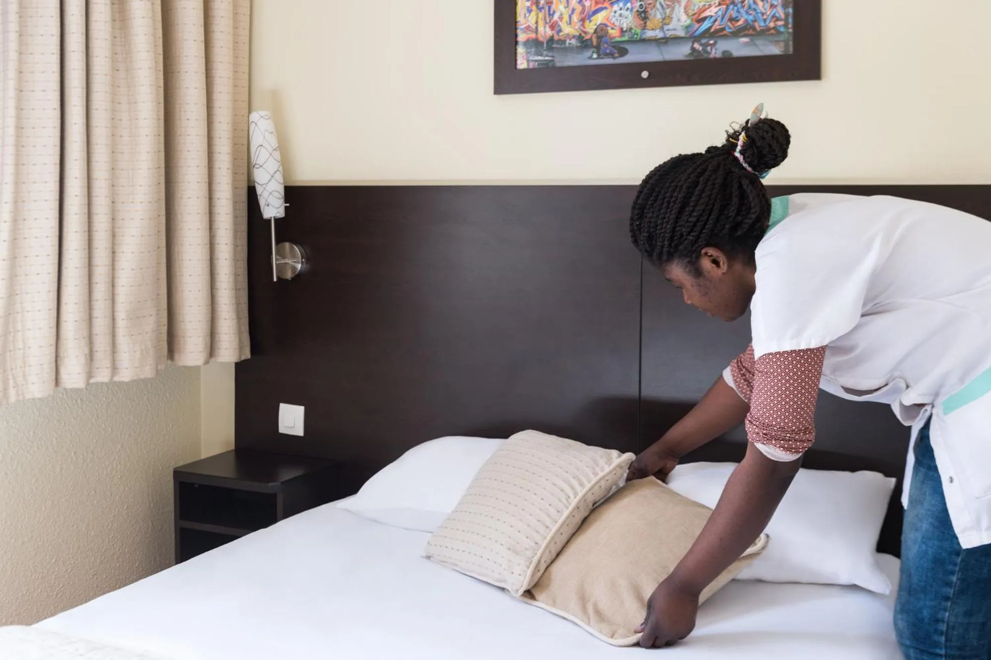 Bedroom, Bed in The Originals City, Hôtel Paris Sud, Orly-Draveil