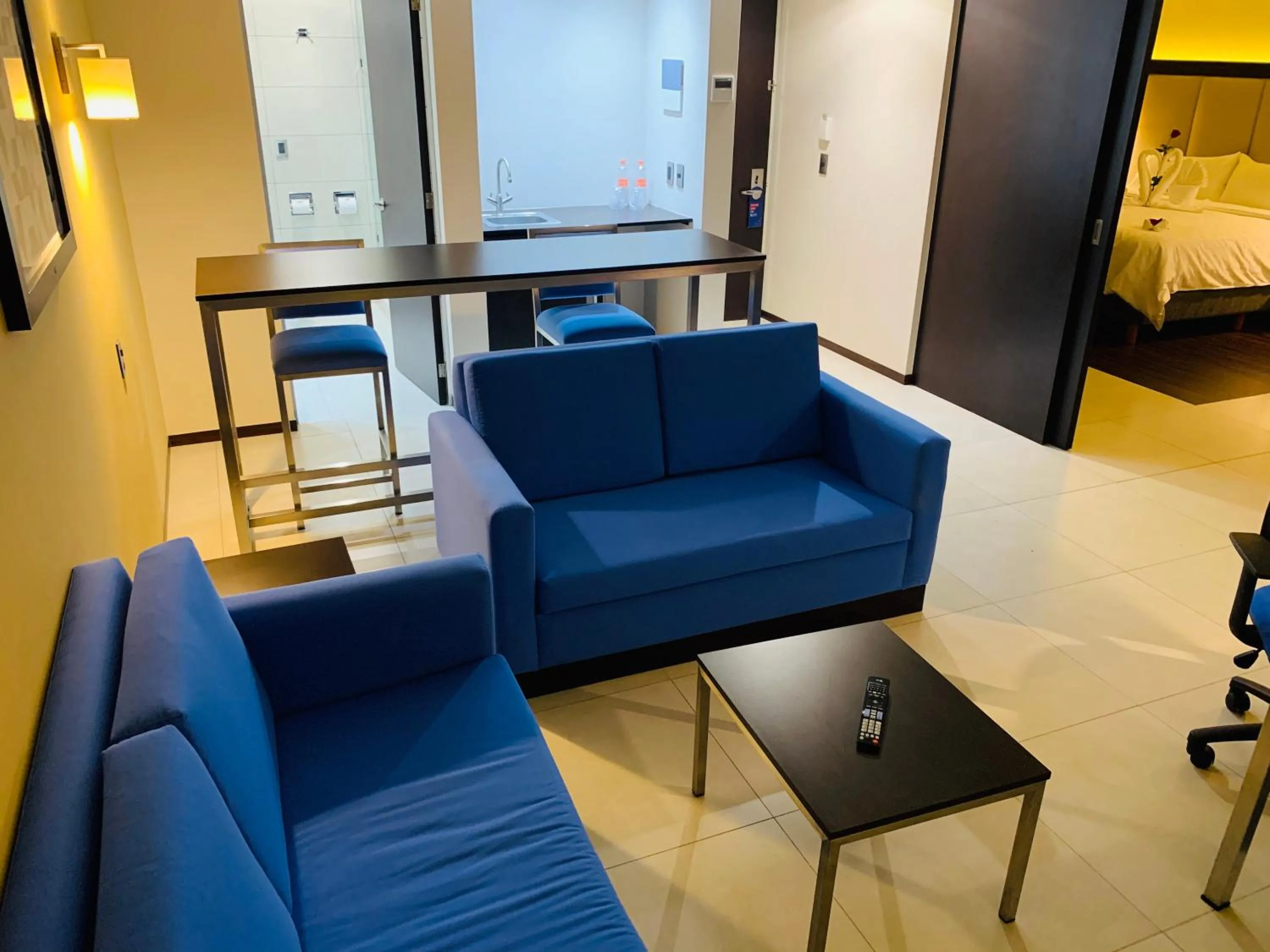 Living room in Holiday Inn Express - Mexico Basilica by IHG