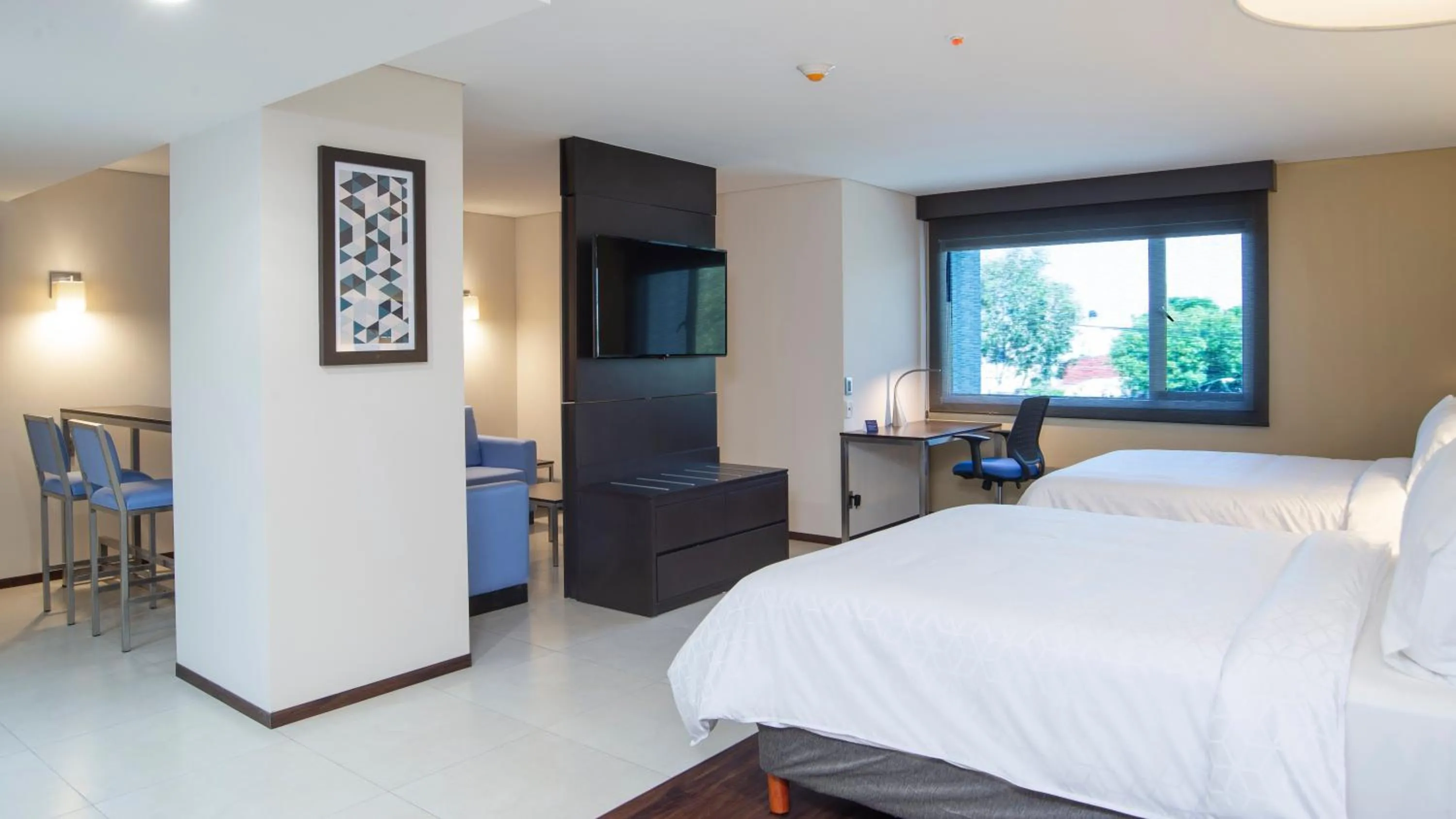 Photo of the whole room, Bed in Holiday Inn Express - Mexico Basilica by IHG