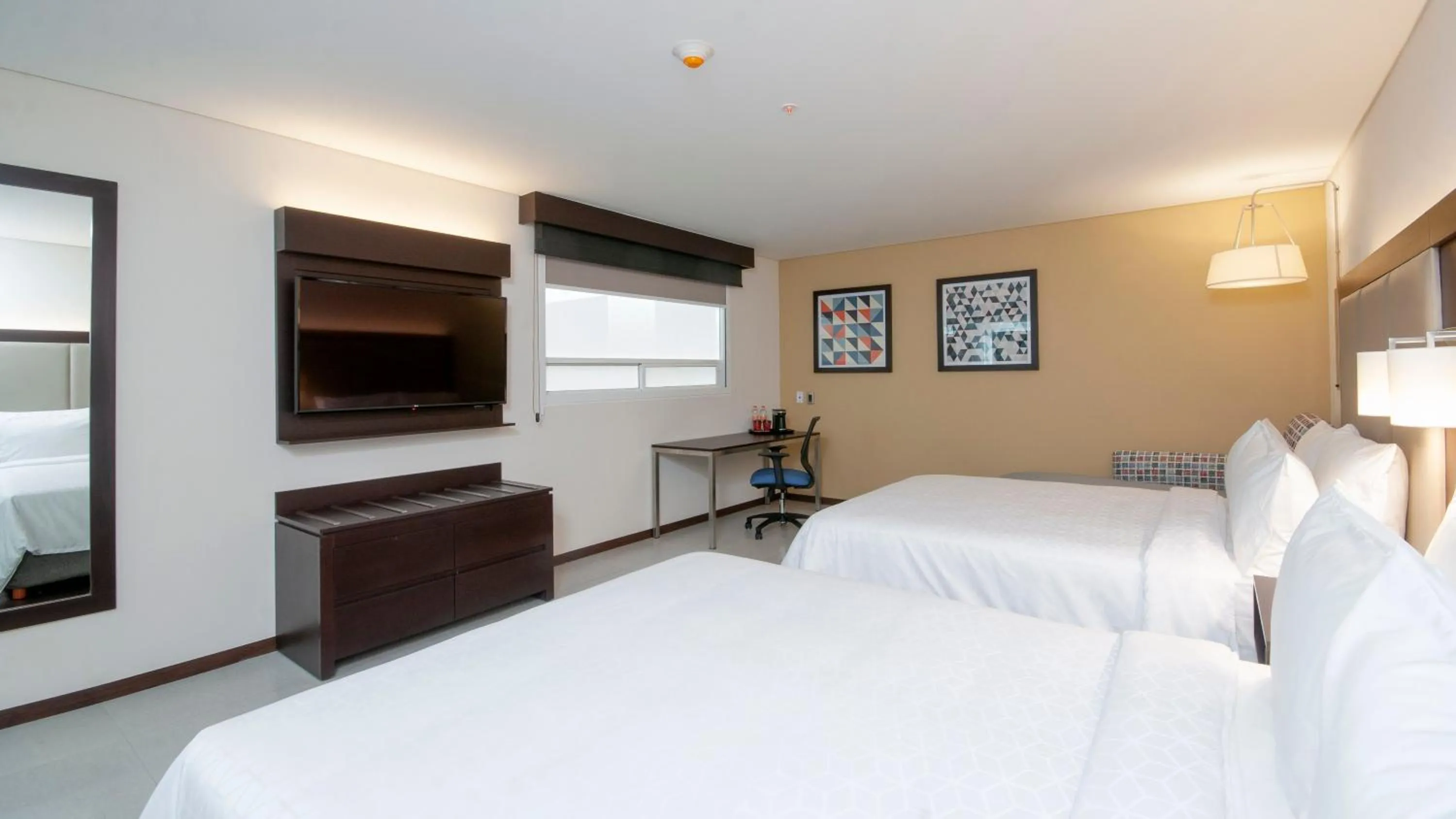 Photo of the whole room, Bed in Holiday Inn Express - Mexico Basilica by IHG