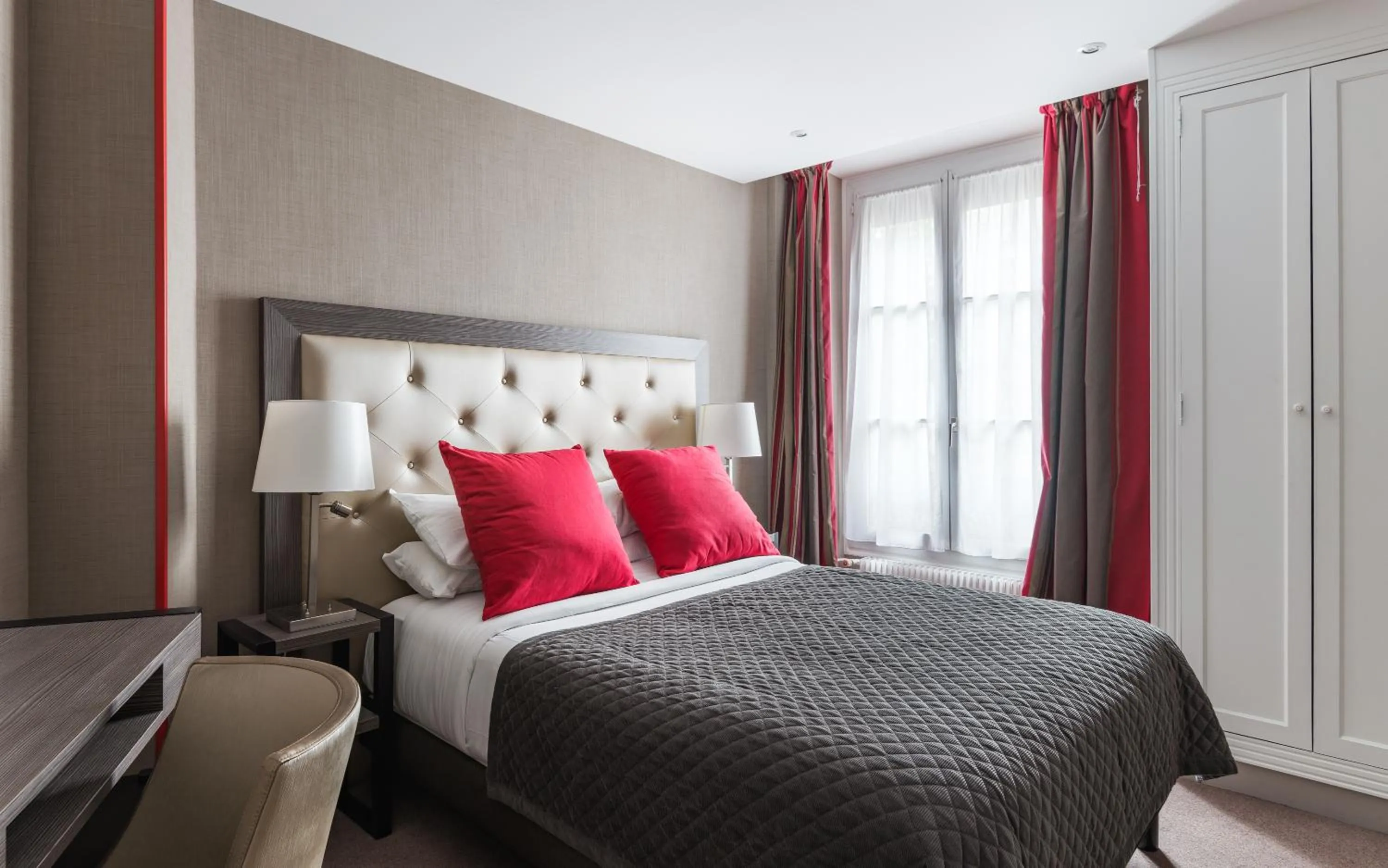 Bedroom, Bed in Eiffel Kennedy