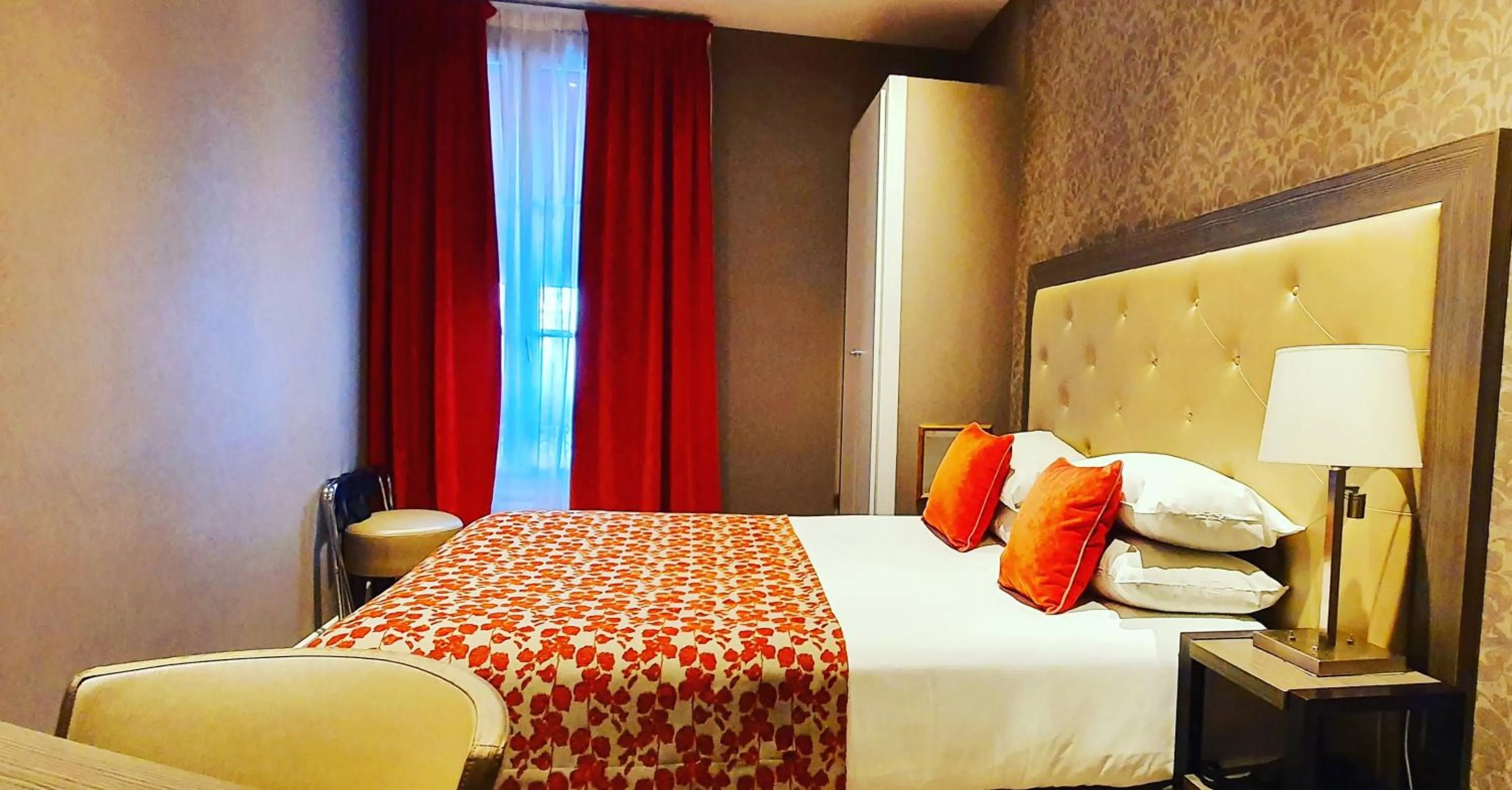 Bedroom, Bed in Eiffel Kennedy